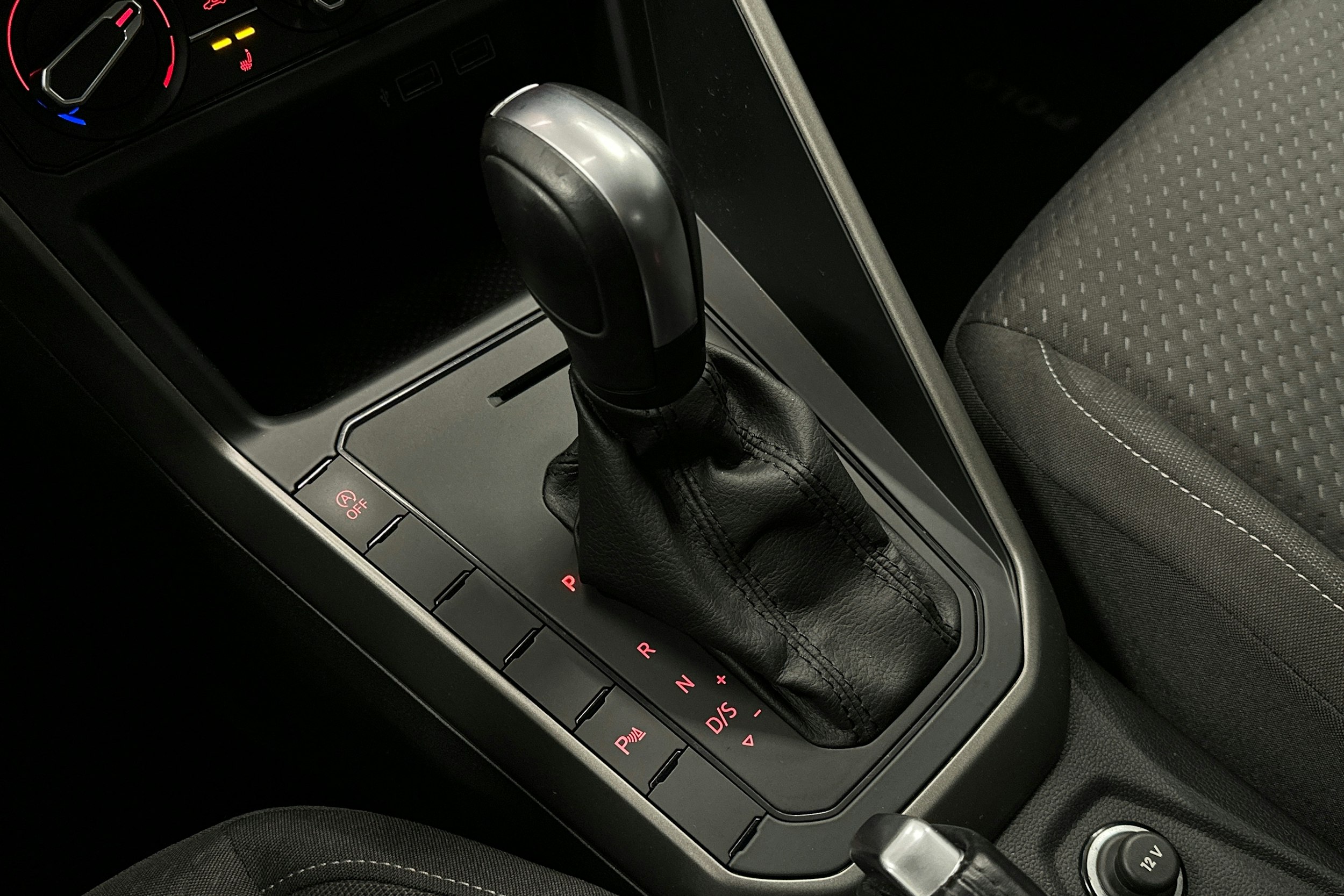 valkoinen Volkswagen Polo 2020 kuva 25.