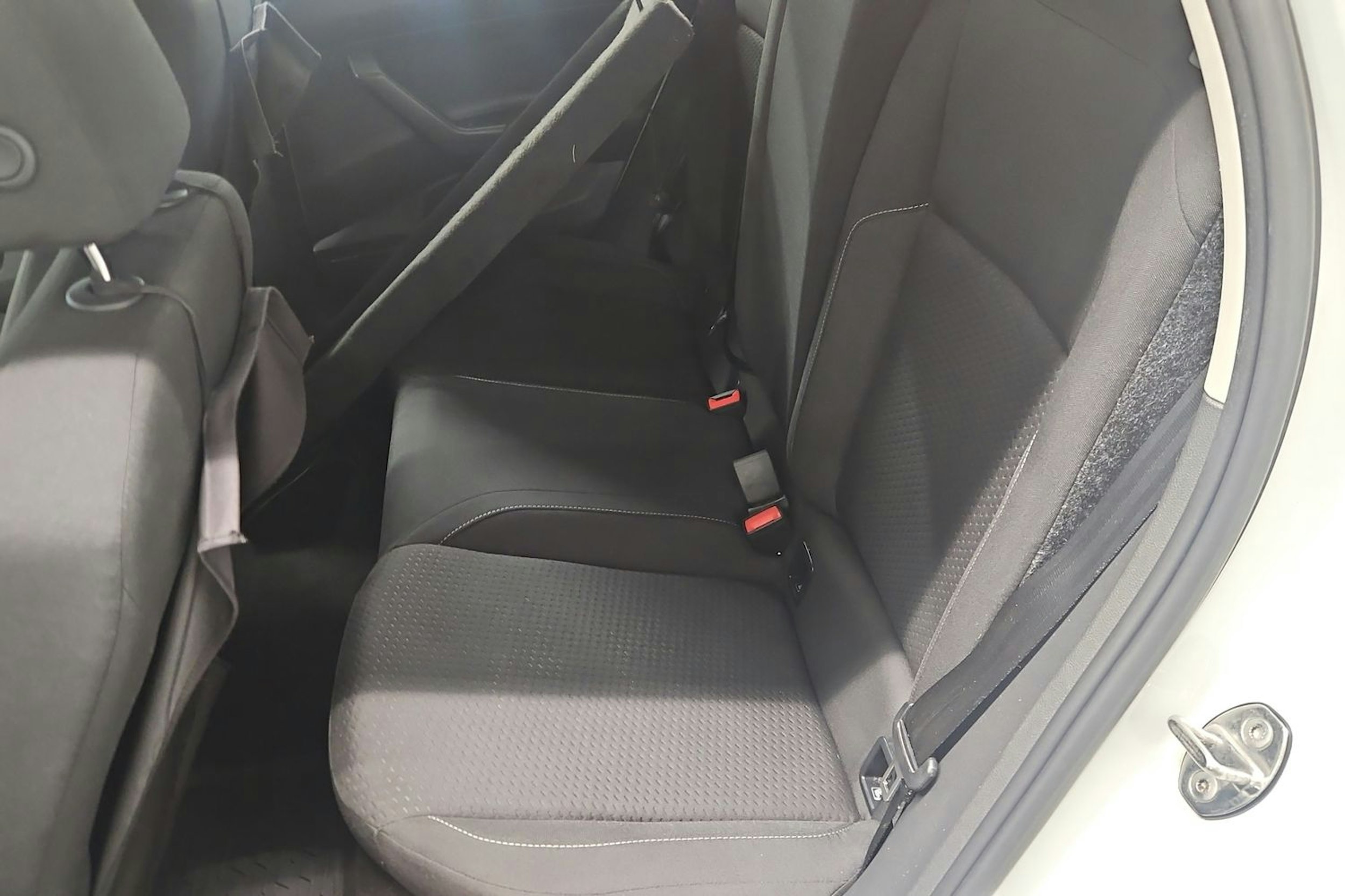 Valkoinen Volkswagen POLO 2020 kuva 10.
