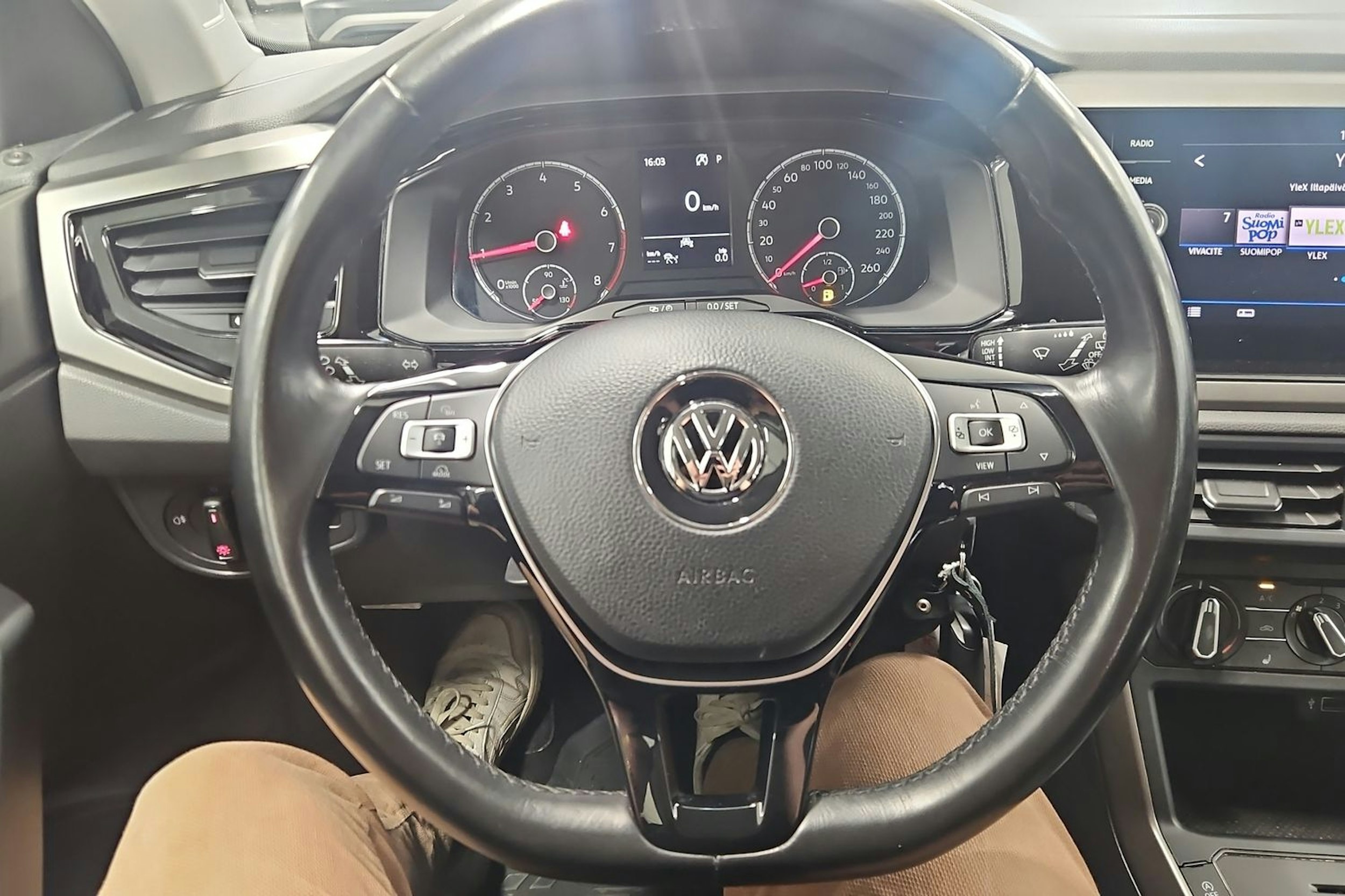 Valkoinen Volkswagen POLO 2020 kuva 13.