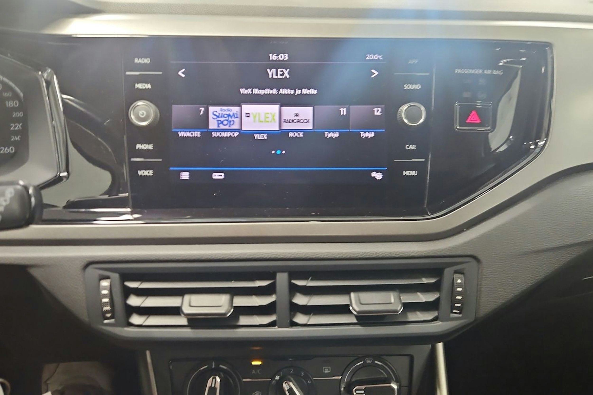 Valkoinen Volkswagen POLO 2020 kuva 14.