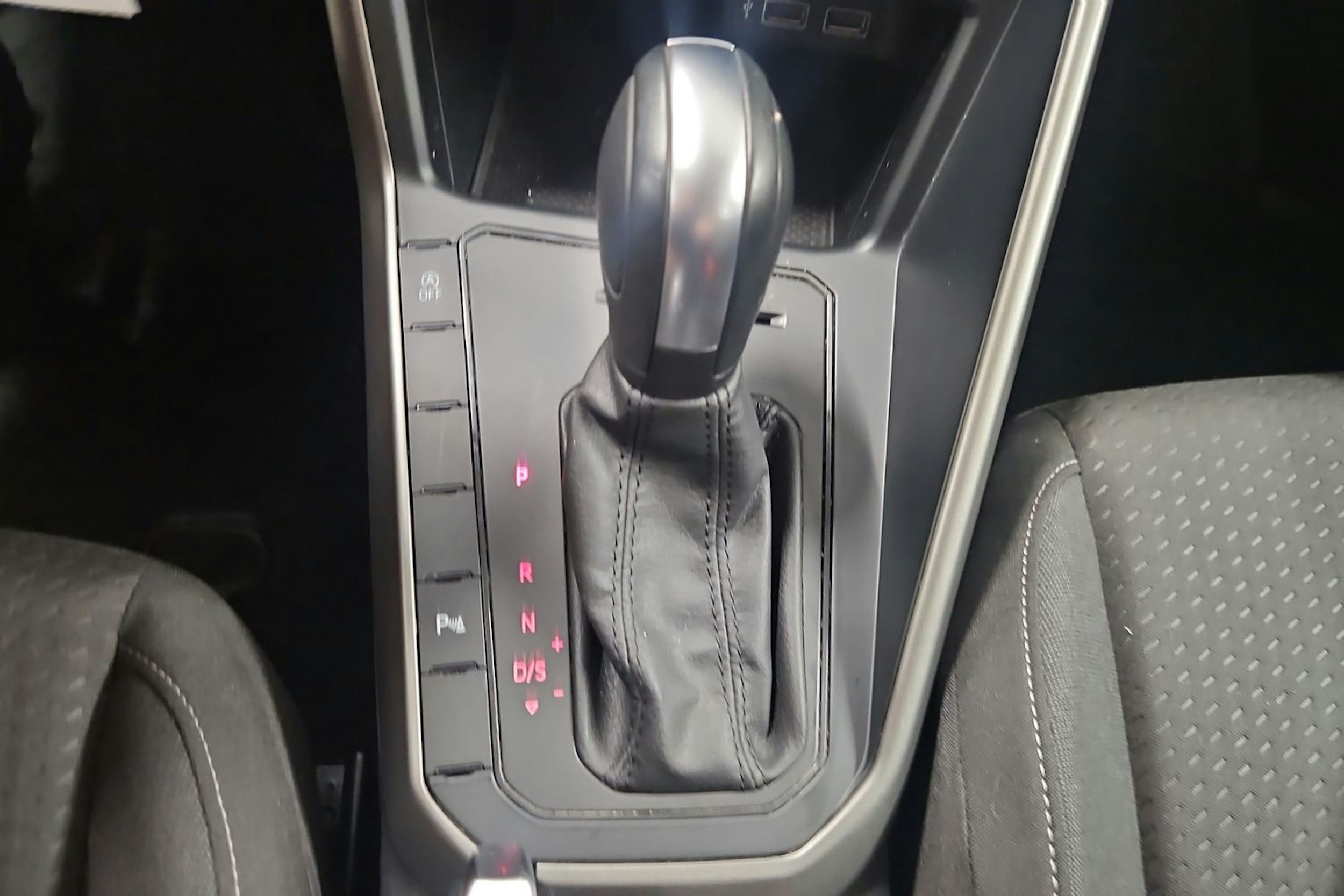 Valkoinen Volkswagen POLO 2020 kuva 16.