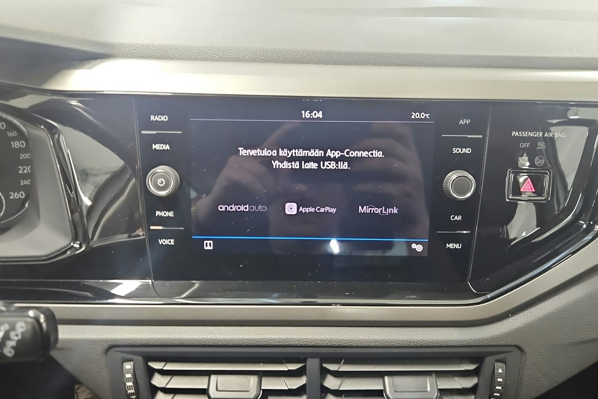 Valkoinen Volkswagen POLO 2020 kuva 17.