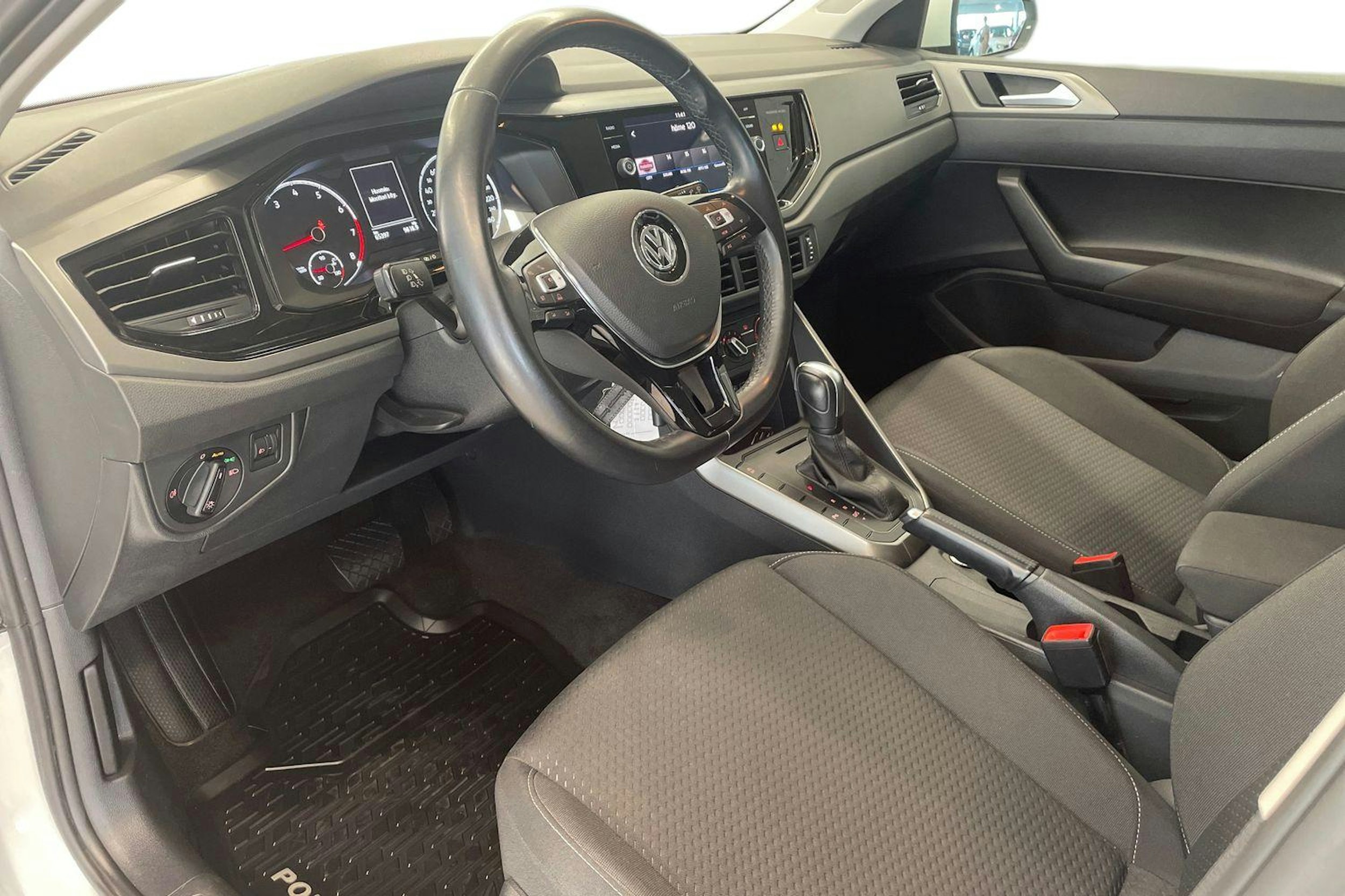 Valkoinen Volkswagen POLO 2020 kuva 7.