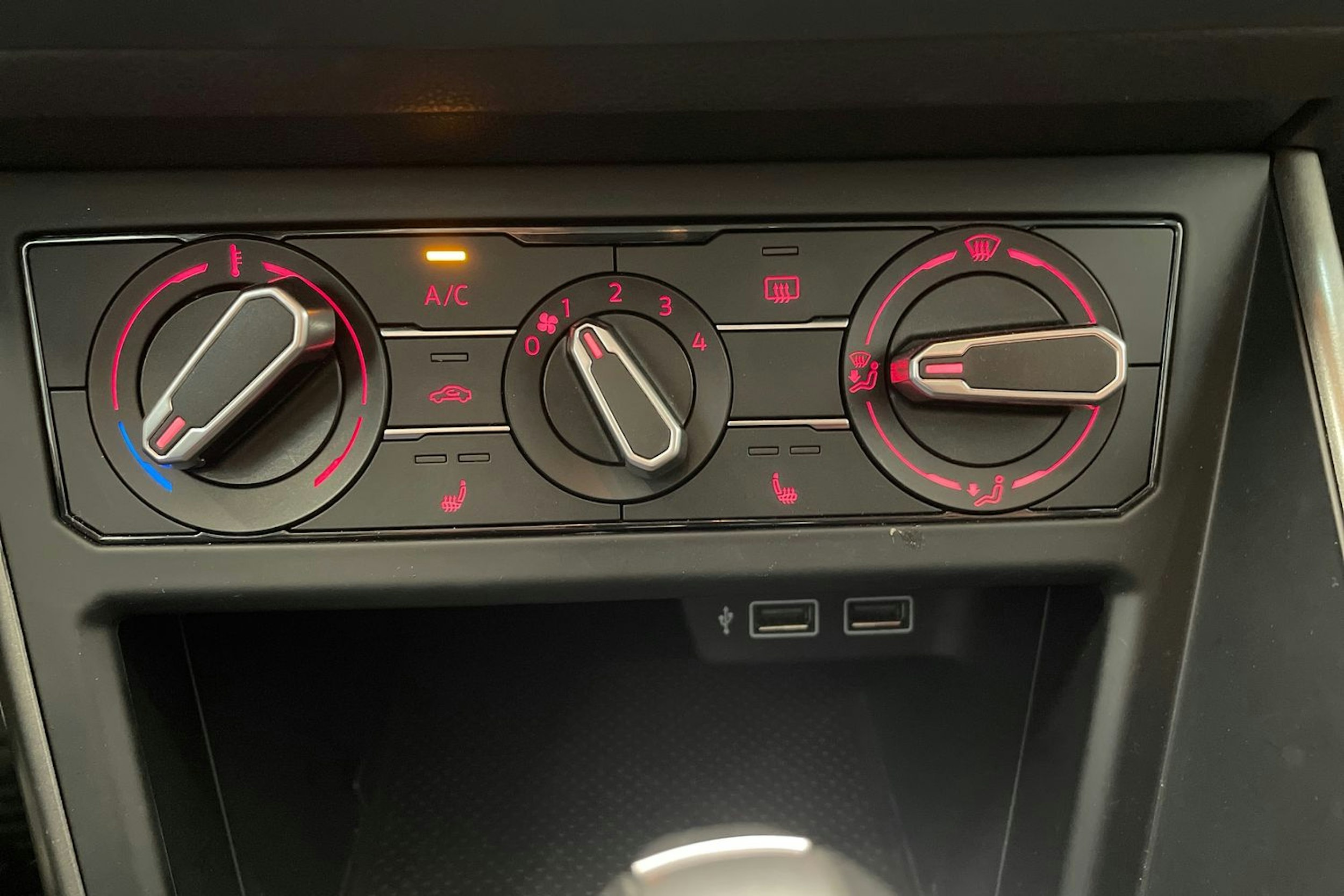 Valkoinen Volkswagen POLO 2020 kuva 24.