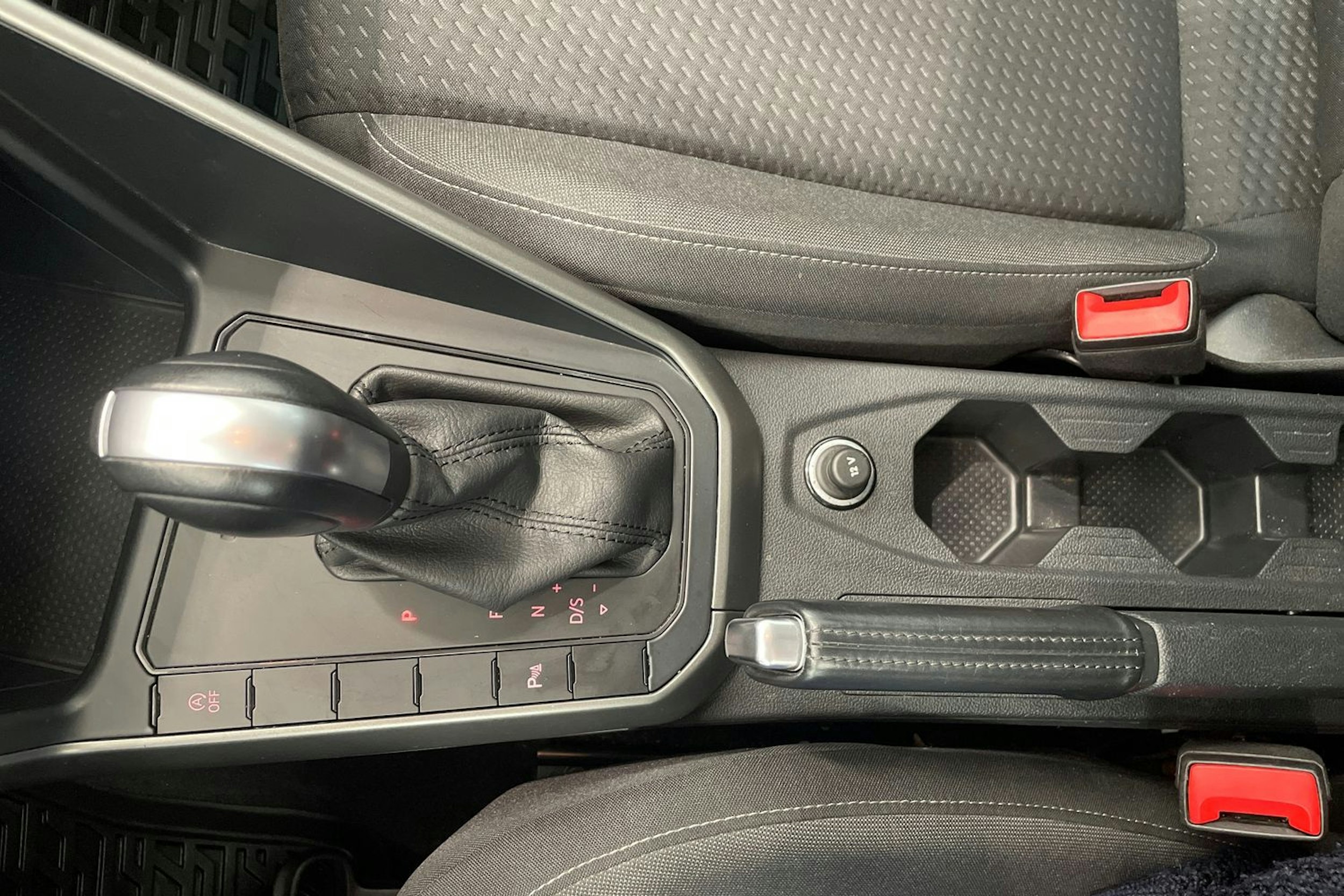 Valkoinen Volkswagen POLO 2020 kuva 25.