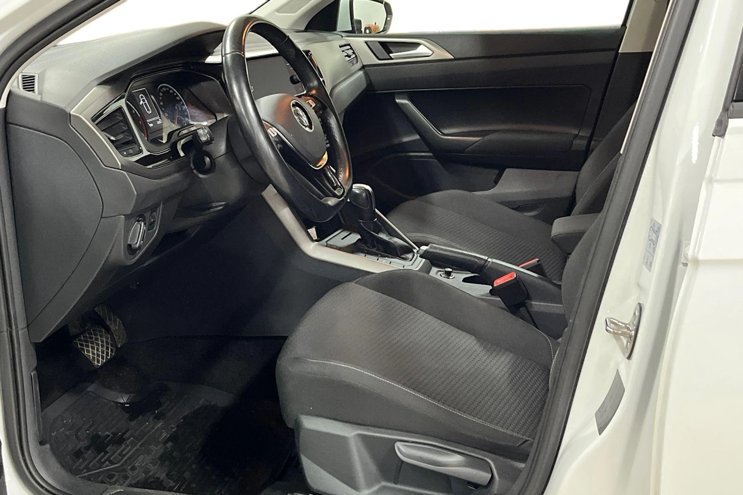 Valkoinen Volkswagen POLO 2020 kuva 6.