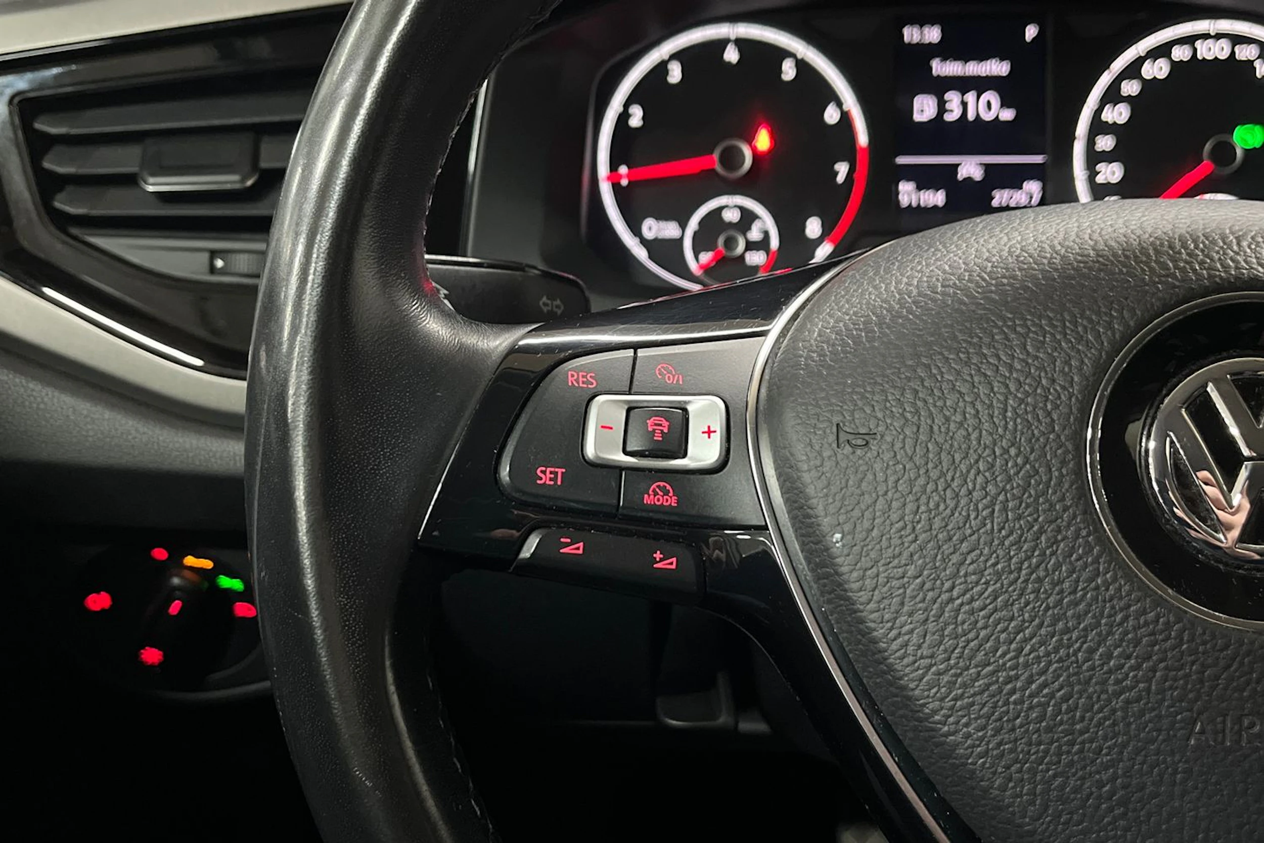 Valkoinen Volkswagen POLO 2020 kuva 13.