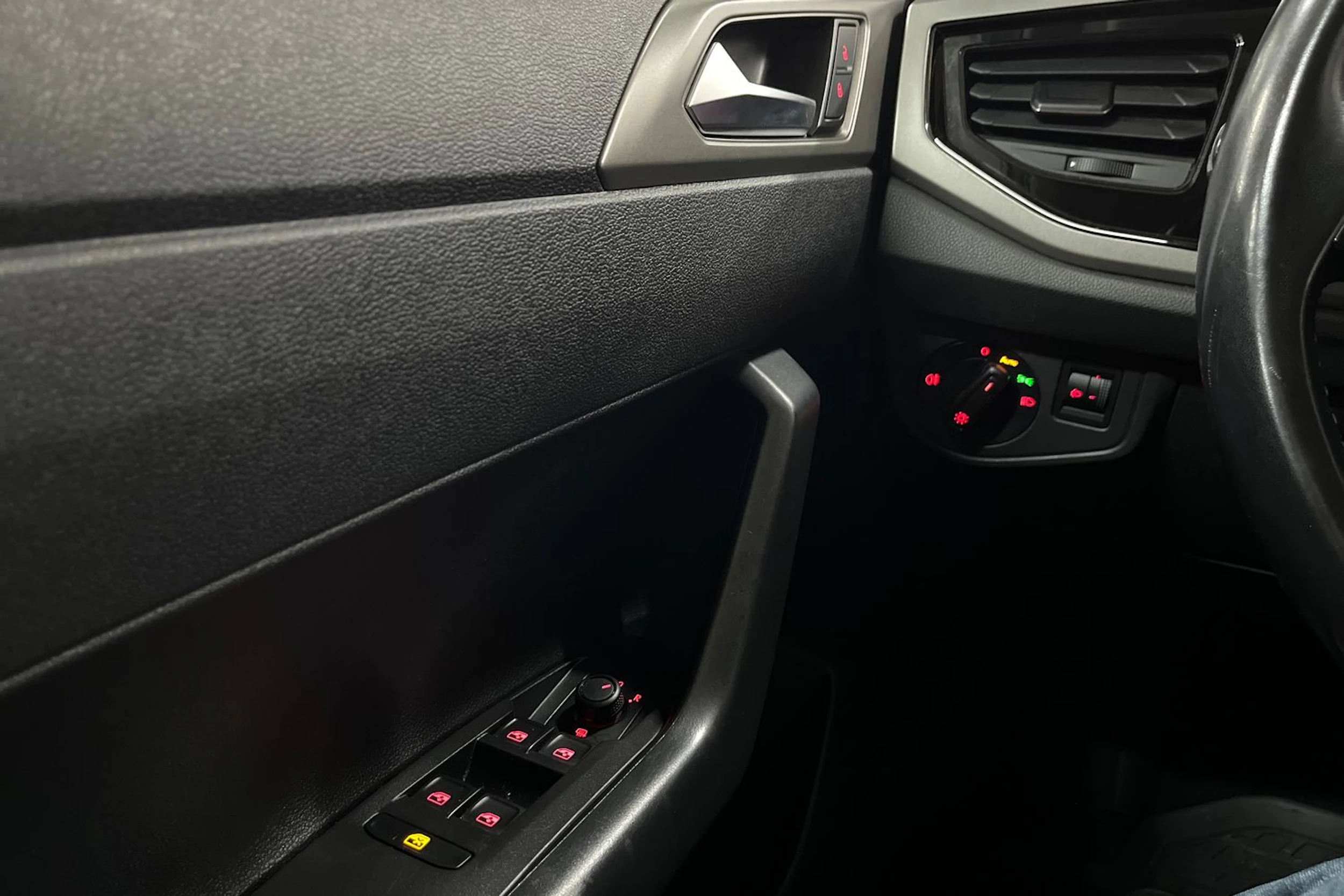 Valkoinen Volkswagen POLO 2020 kuva 15.