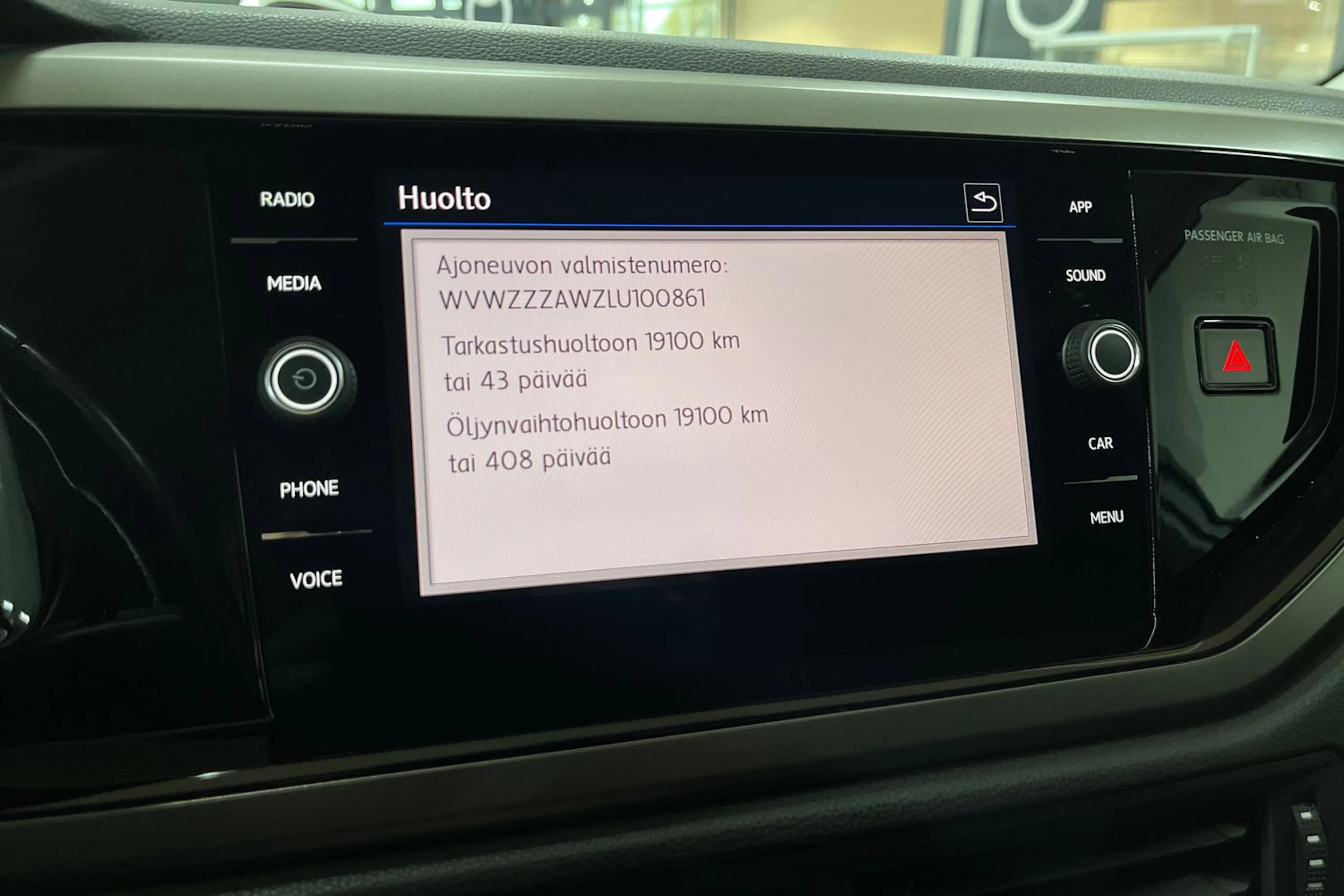 Valkoinen Volkswagen POLO 2020 kuva 16.