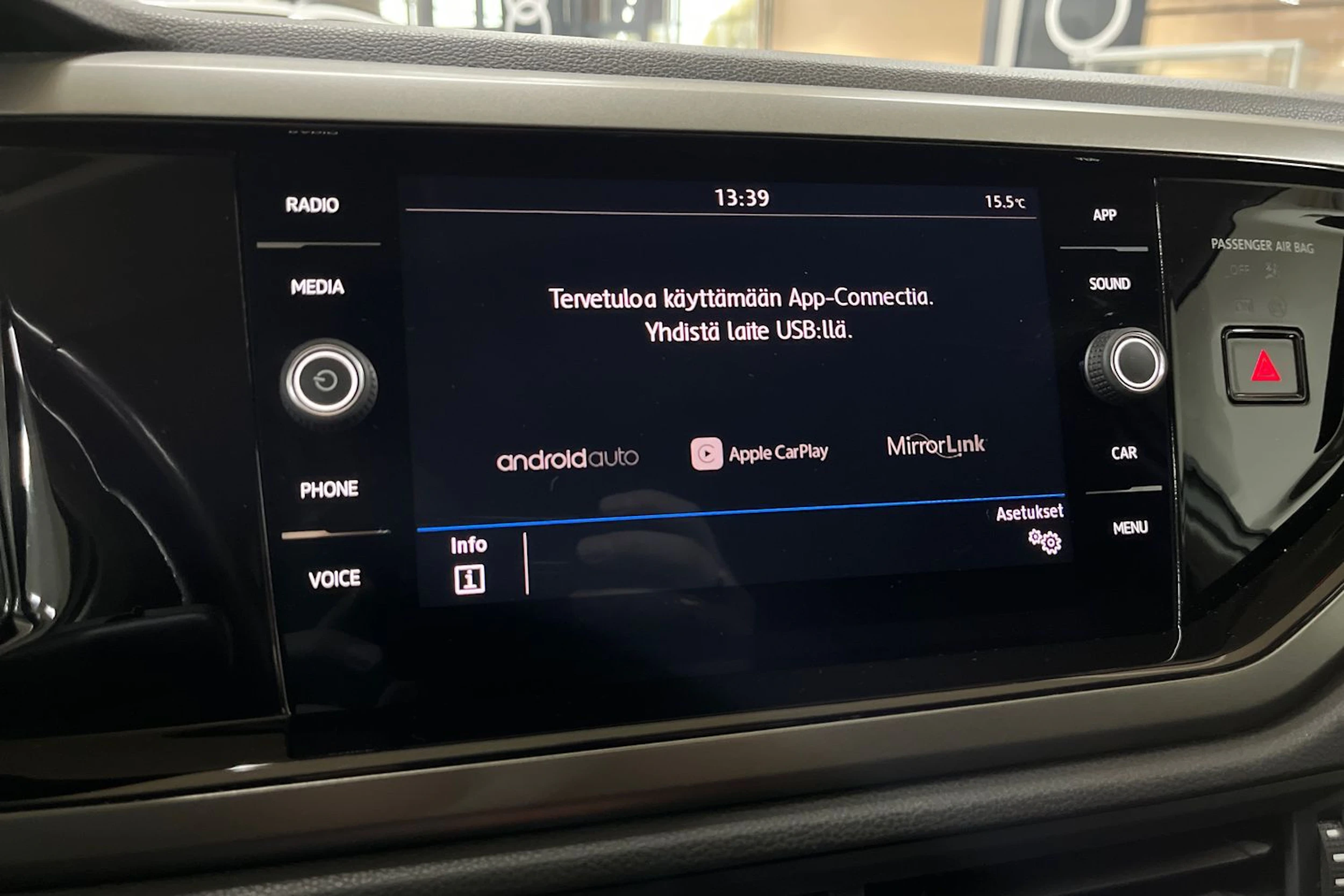Valkoinen Volkswagen POLO 2020 kuva 17.