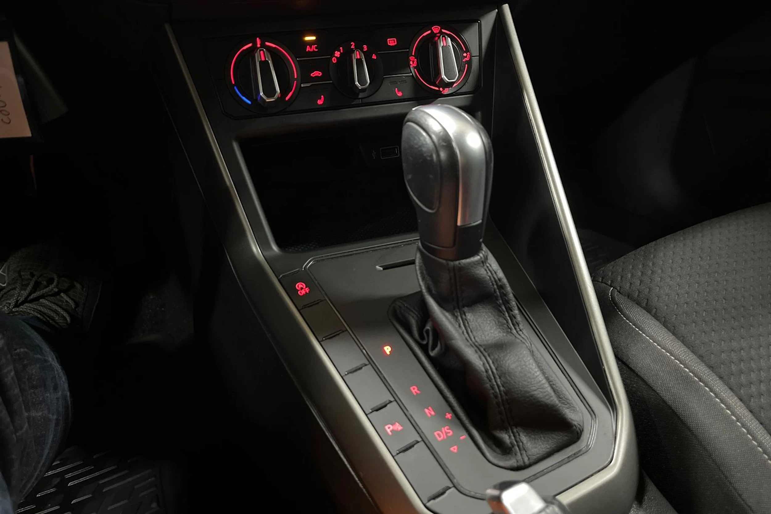 Valkoinen Volkswagen POLO 2020 kuva 19.