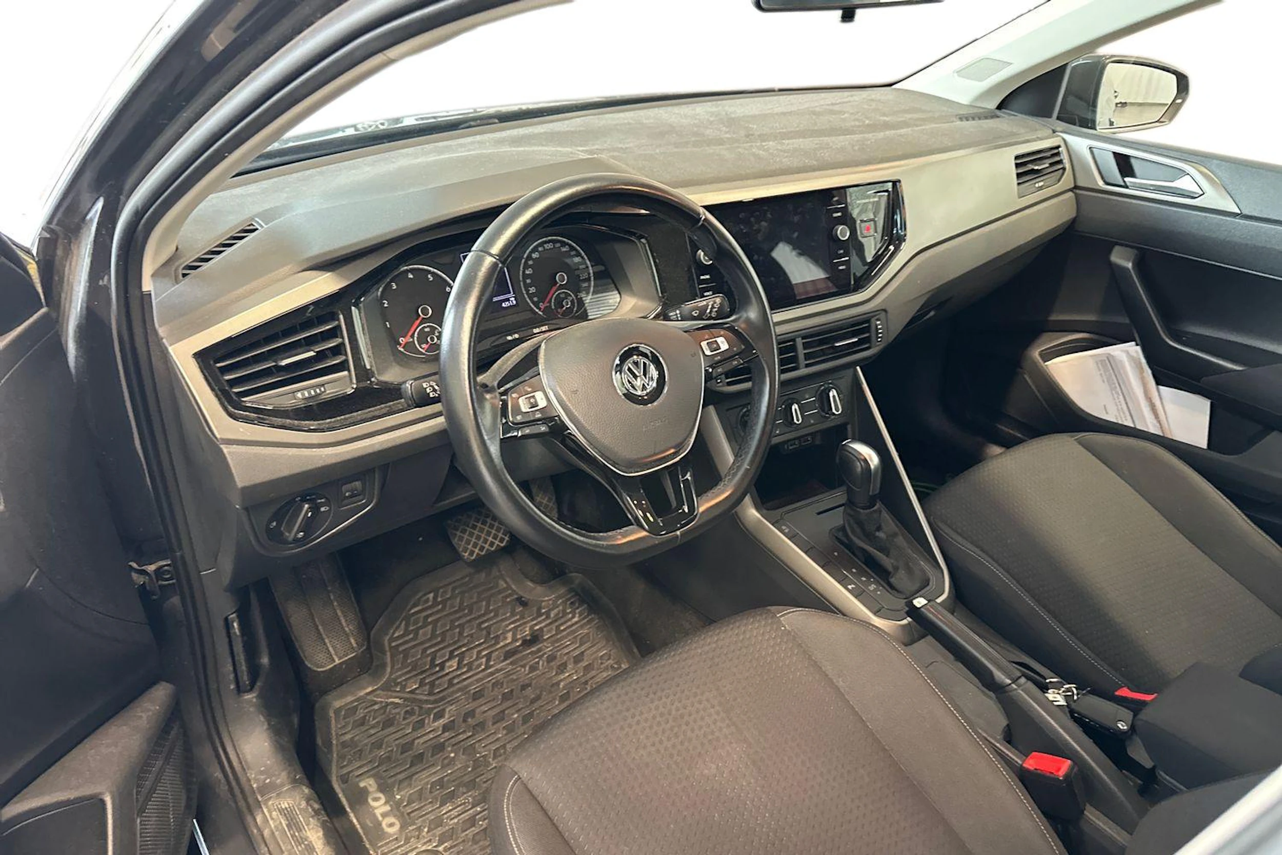 Harmaa Volkswagen POLO 2020 kuva 3.