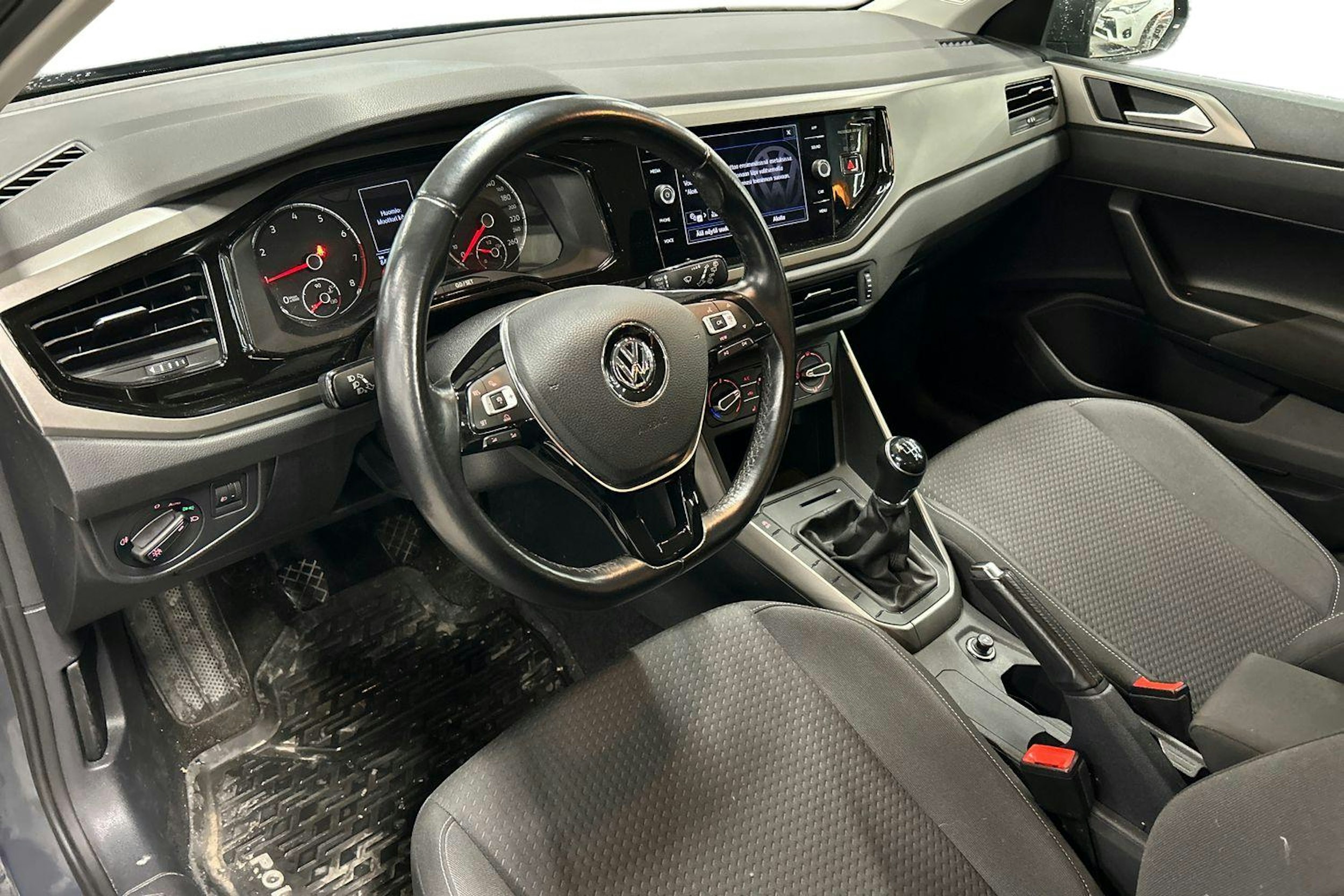harmaa Volkswagen Polo 2020 kuva 3.