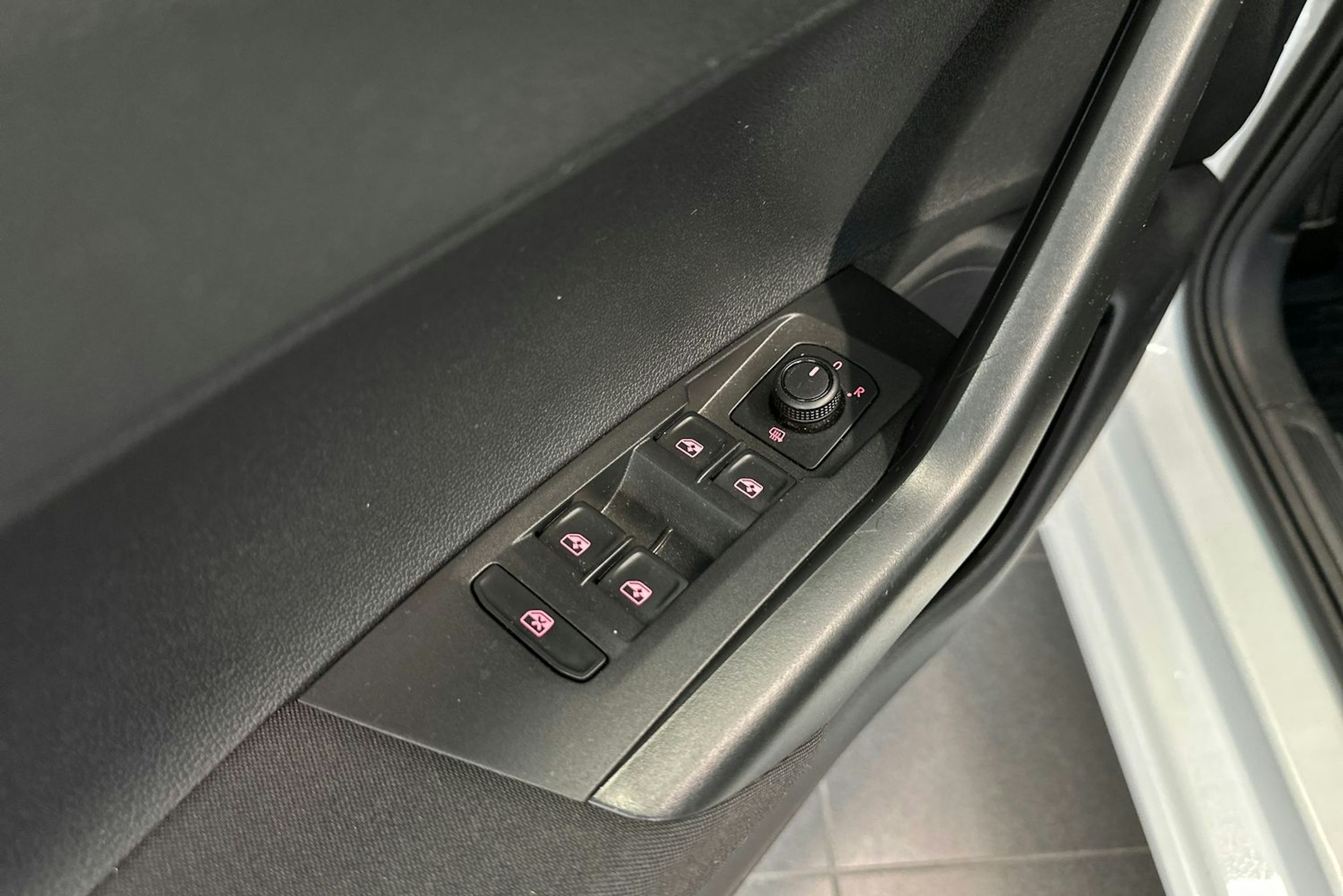 valkoinen Volkswagen Polo 2020 kuva 16.