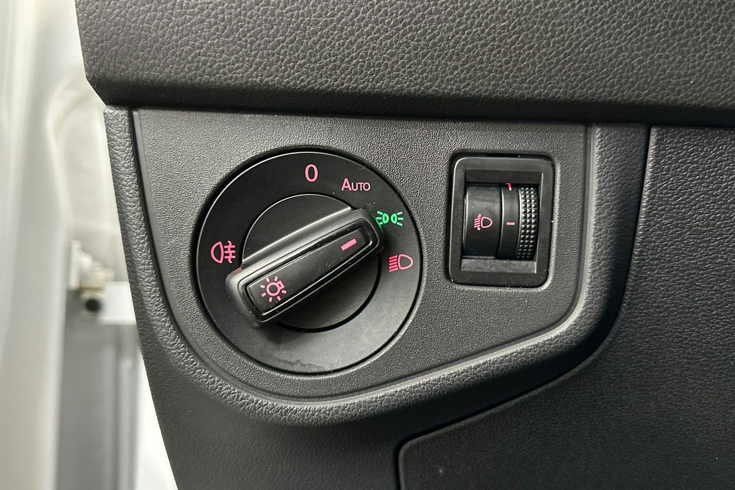 valkoinen Volkswagen Polo 2020 kuva 17.