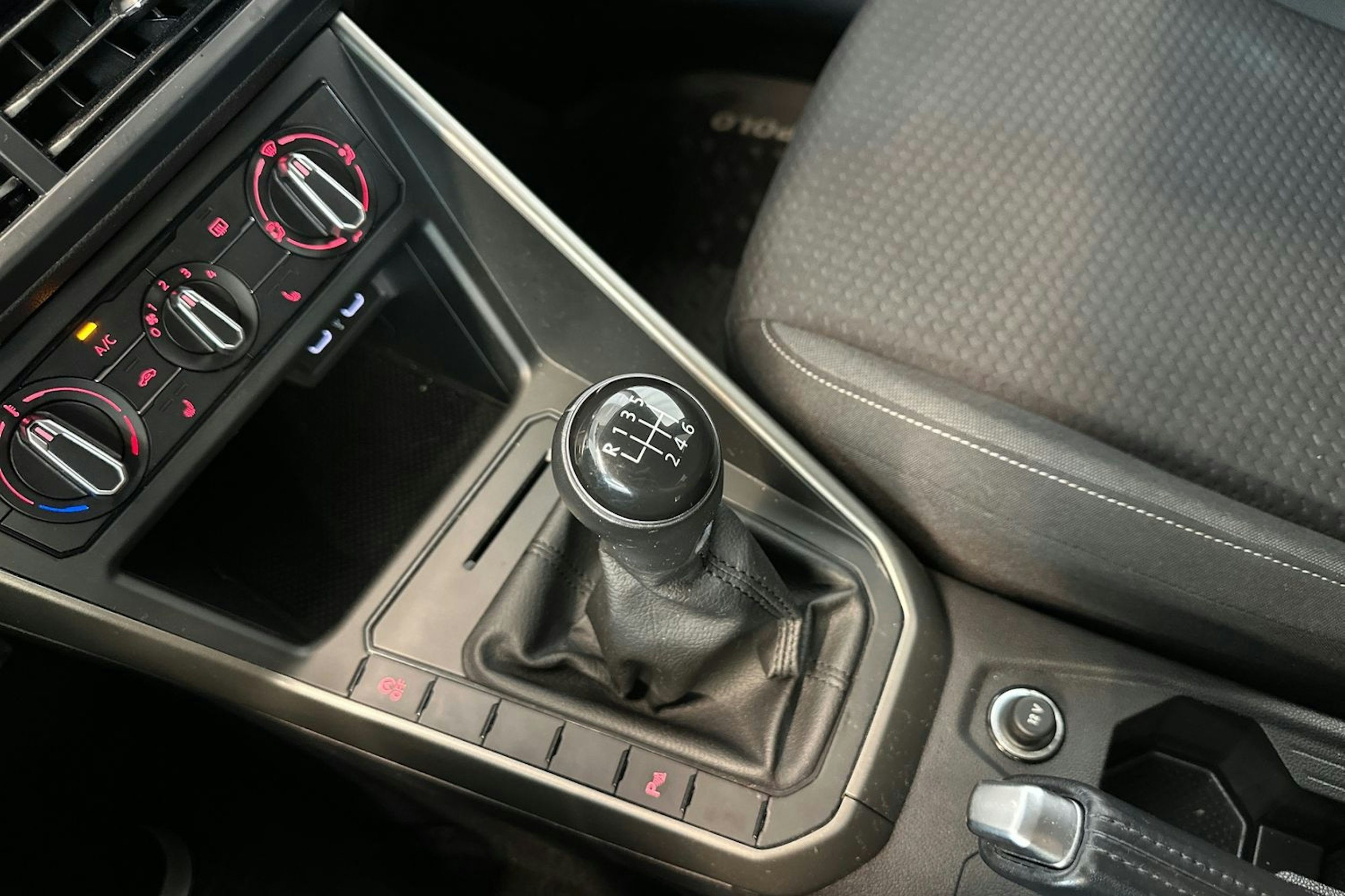valkoinen Volkswagen Polo 2020 kuva 22.