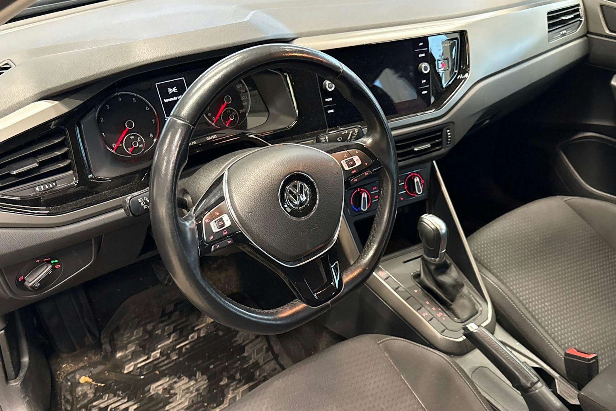 musta Volkswagen Polo 2020 kuva 3.