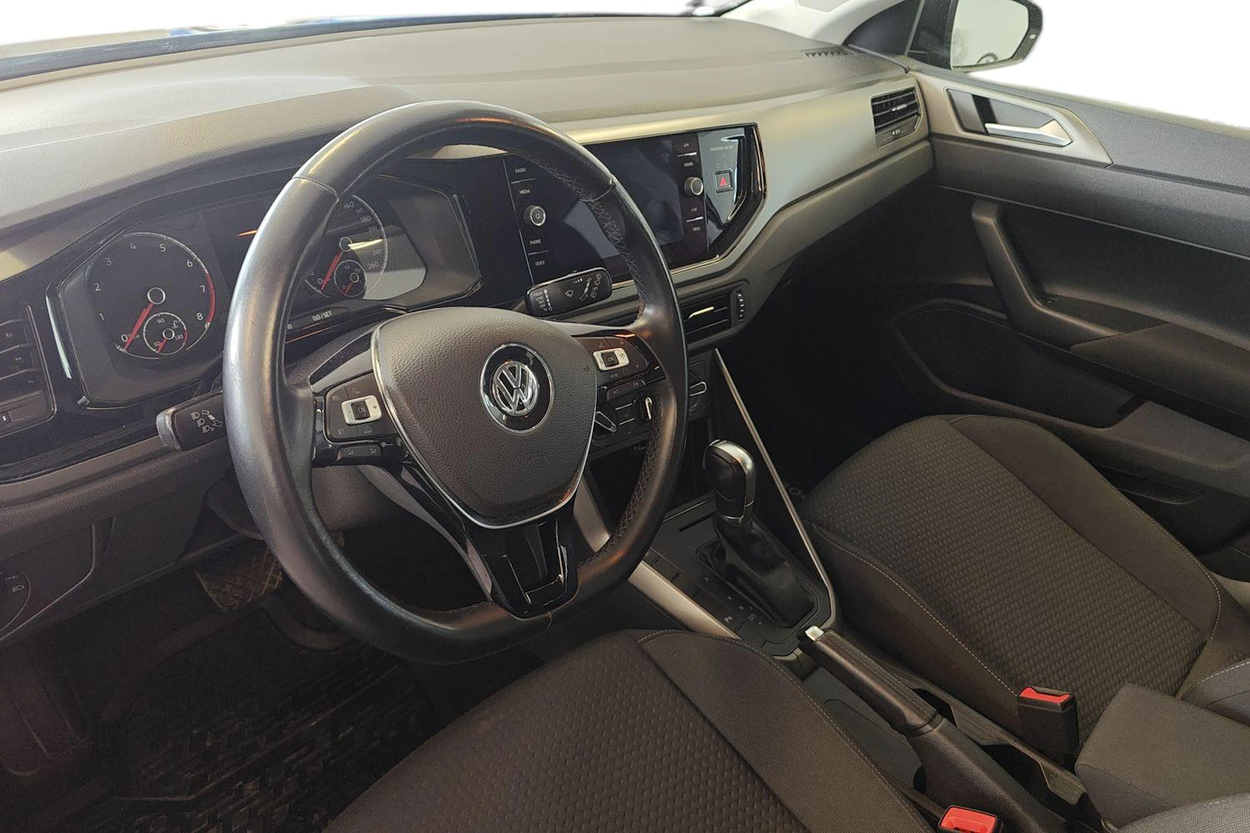 musta Volkswagen Polo 2020 kuva 6.