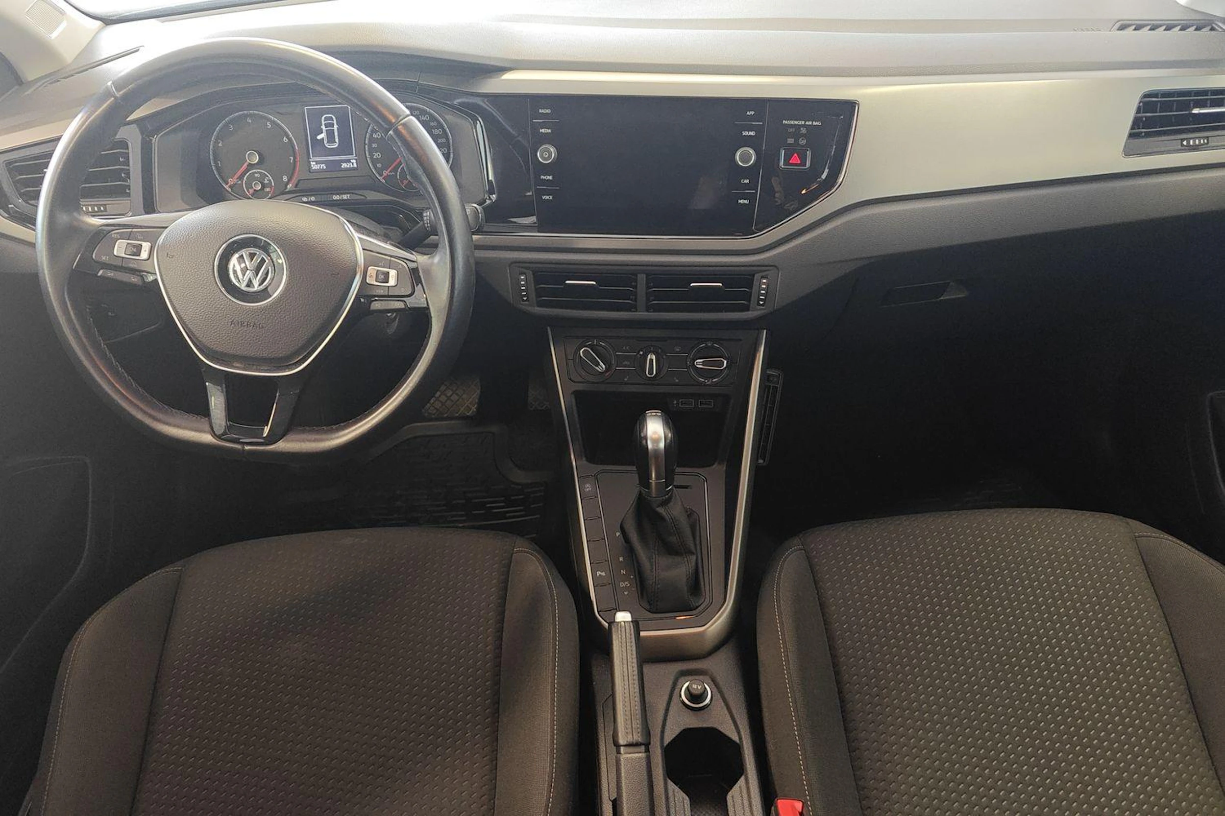 musta Volkswagen Polo 2020 kuva 7.