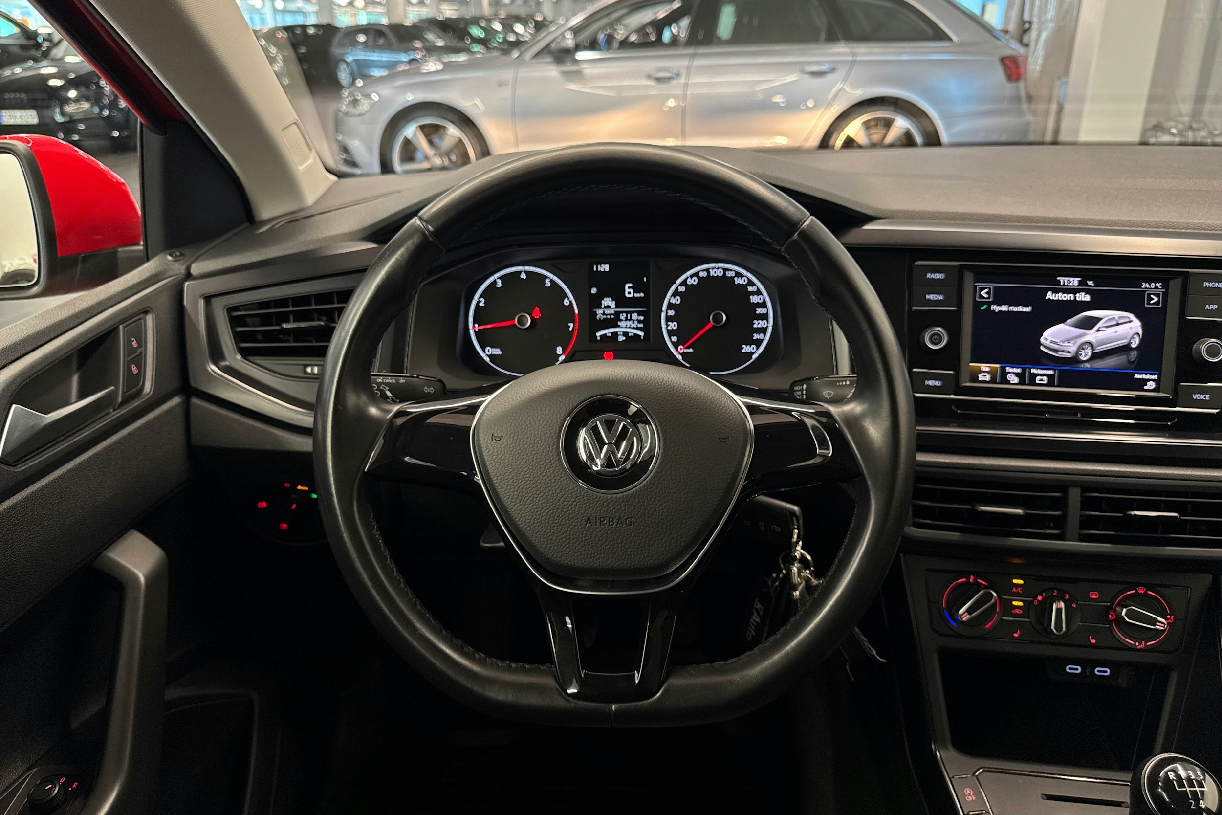 punainen Volkswagen Polo 2020 kuva 17.