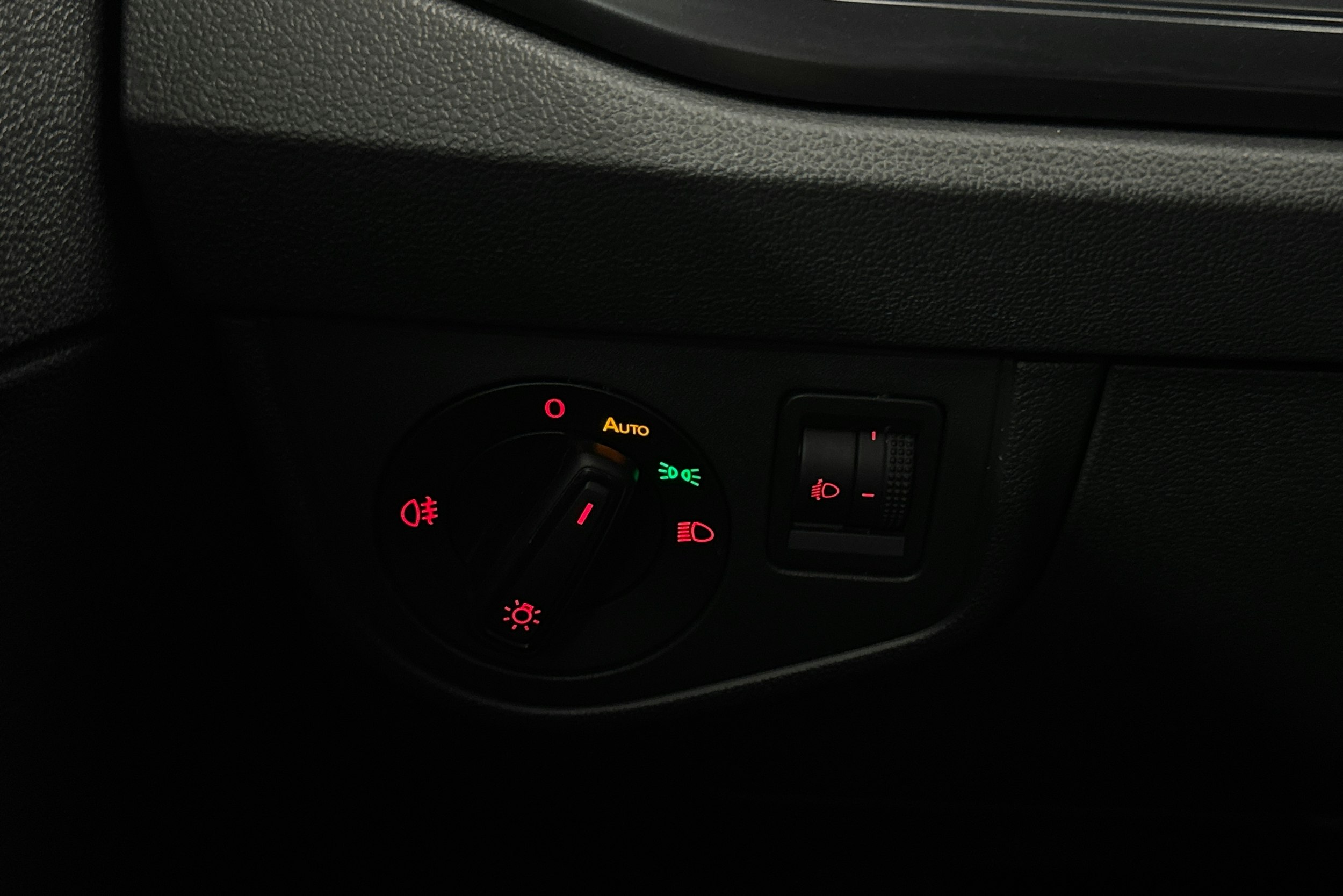 punainen Volkswagen Polo 2020 kuva 21.