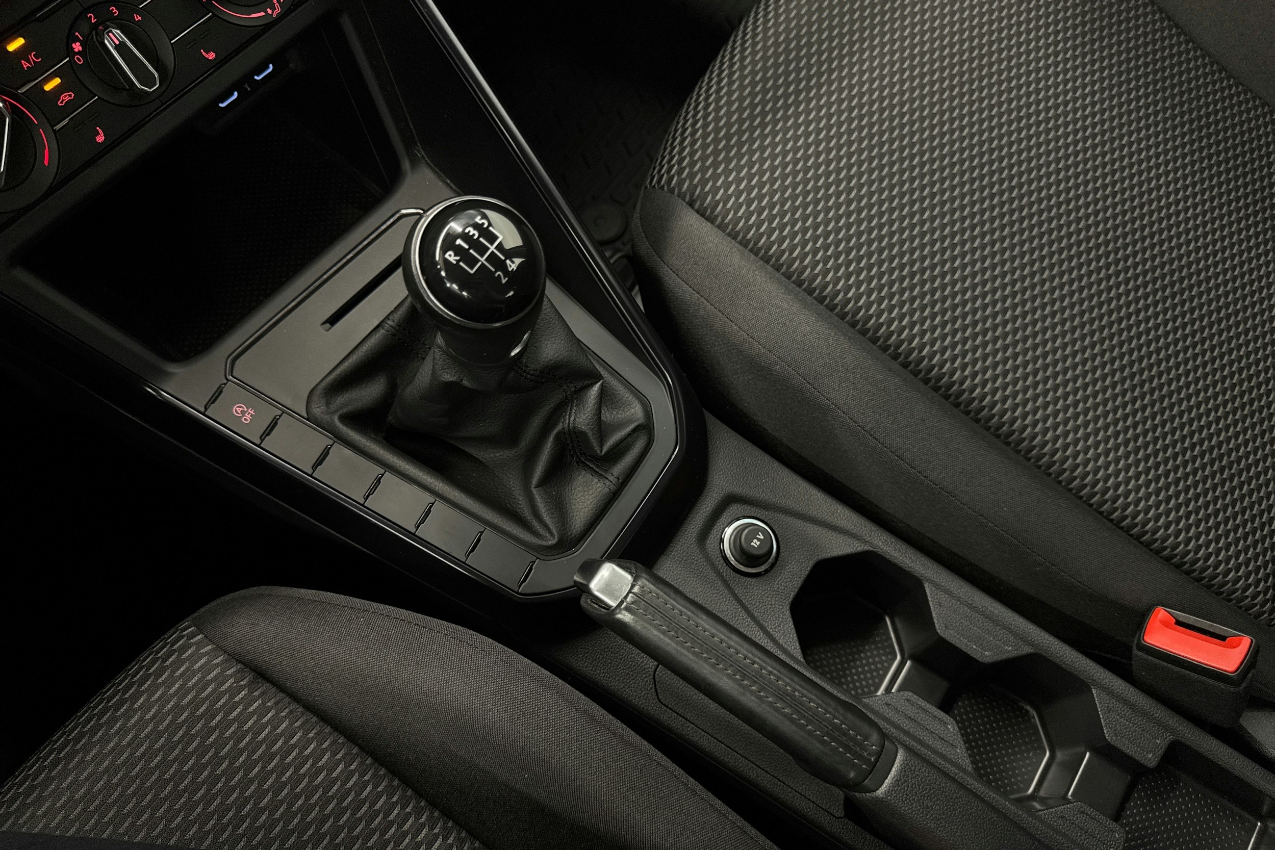 punainen Volkswagen Polo 2020 kuva 23.