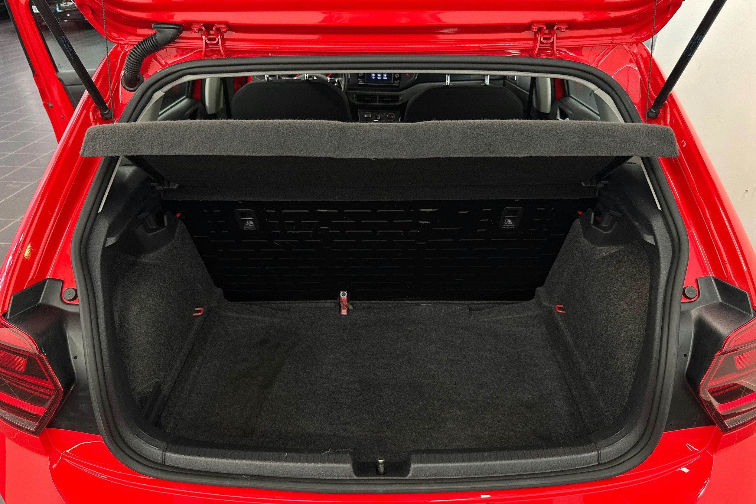 punainen Volkswagen Polo 2020 kuva 34.