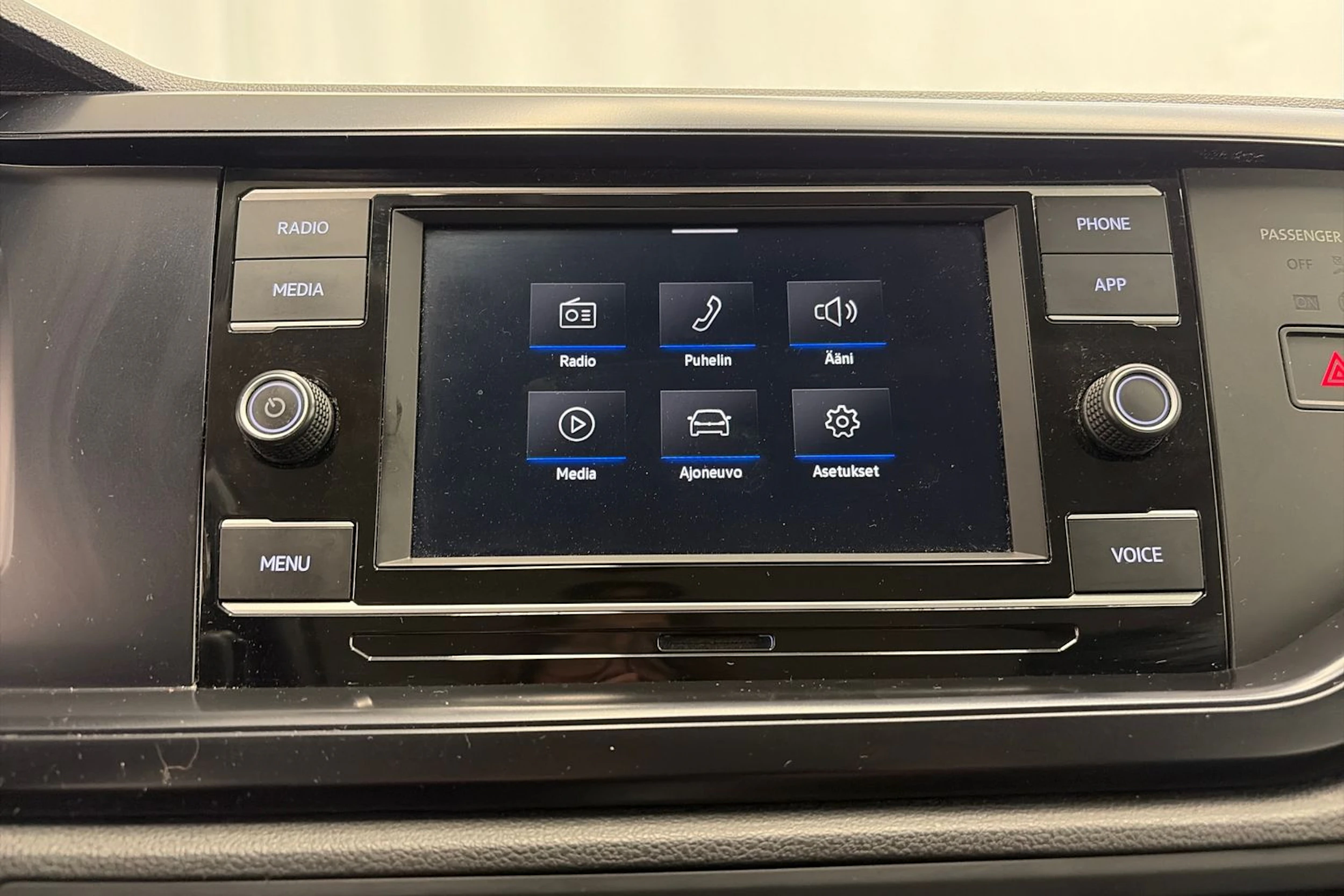 valkoinen Volkswagen Polo 2020 kuva 15.