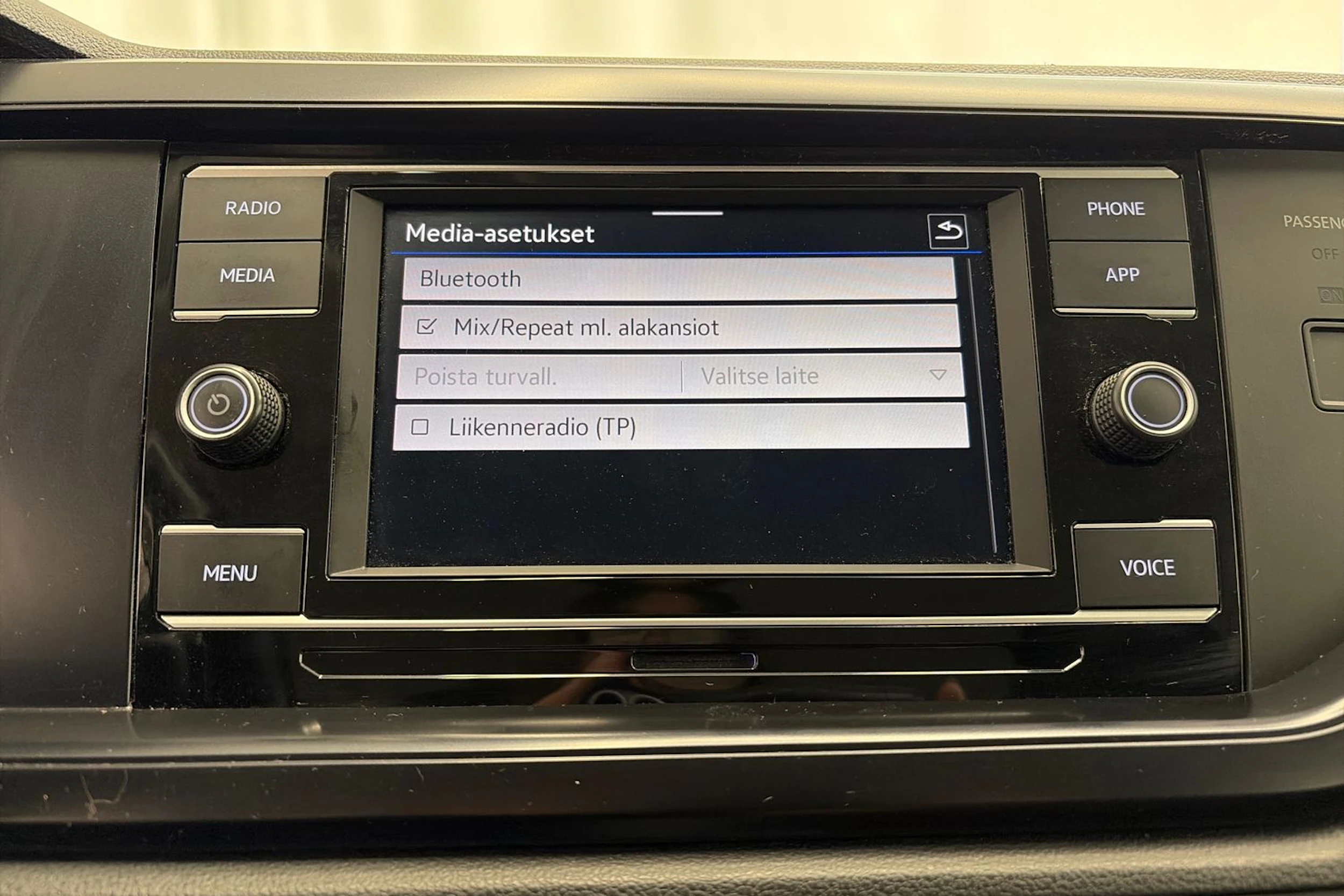 valkoinen Volkswagen Polo 2020 kuva 17.