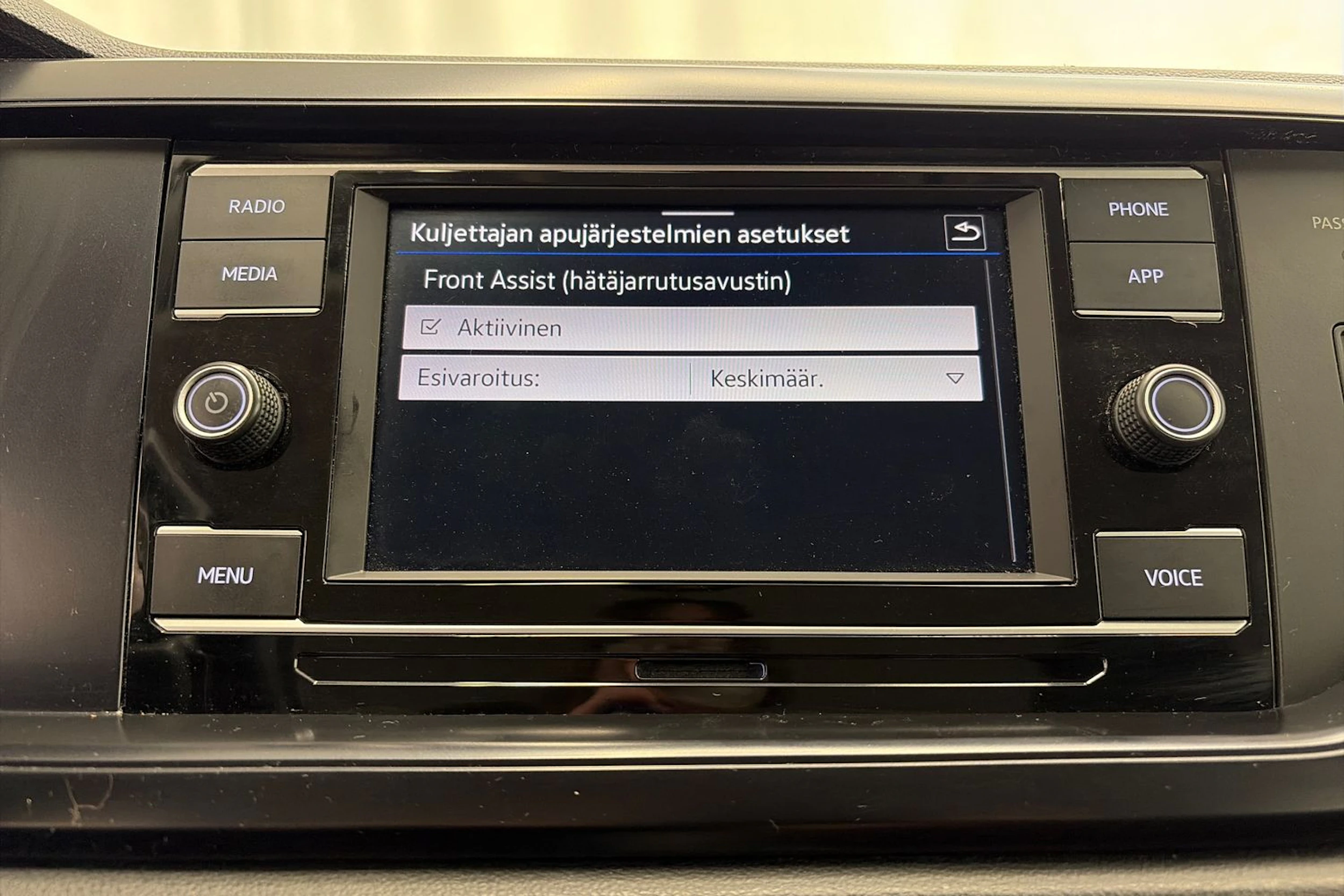 valkoinen Volkswagen Polo 2020 kuva 18.