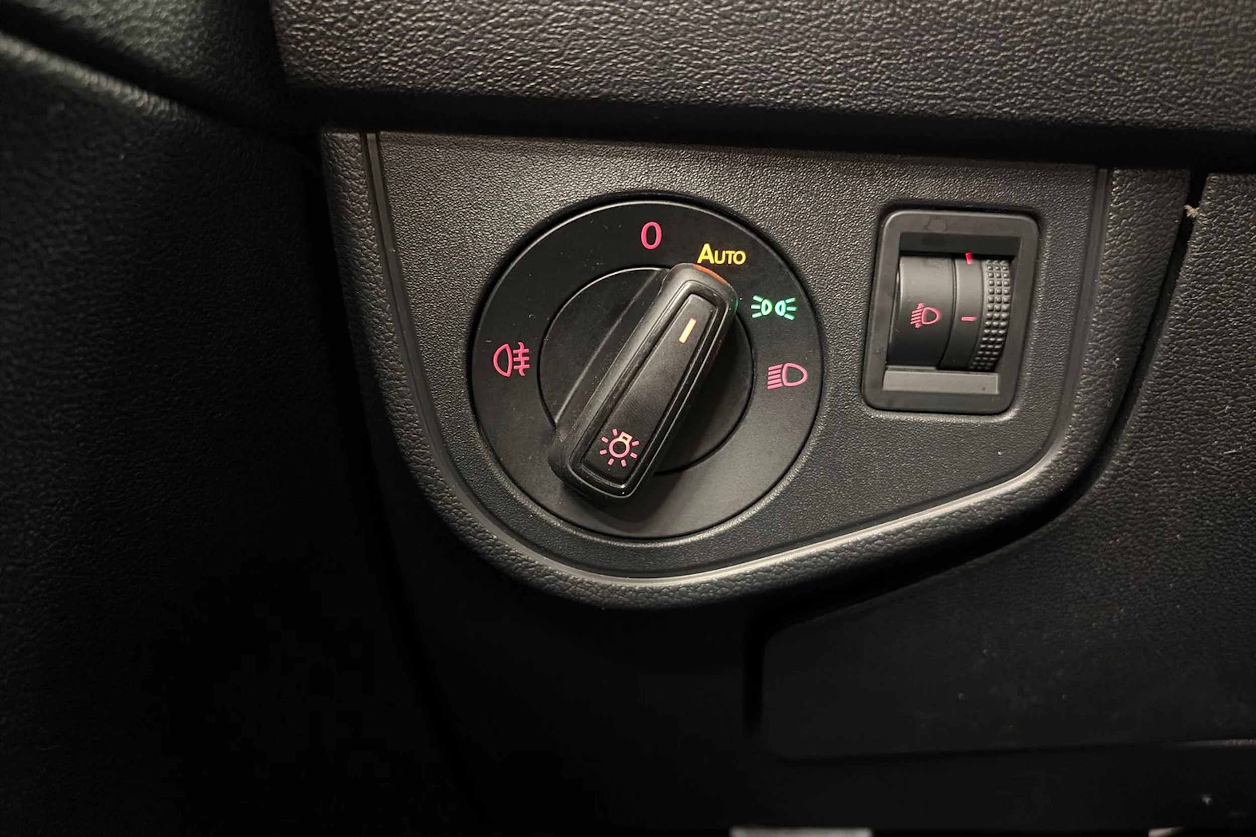 valkoinen Volkswagen Polo 2020 kuva 20.