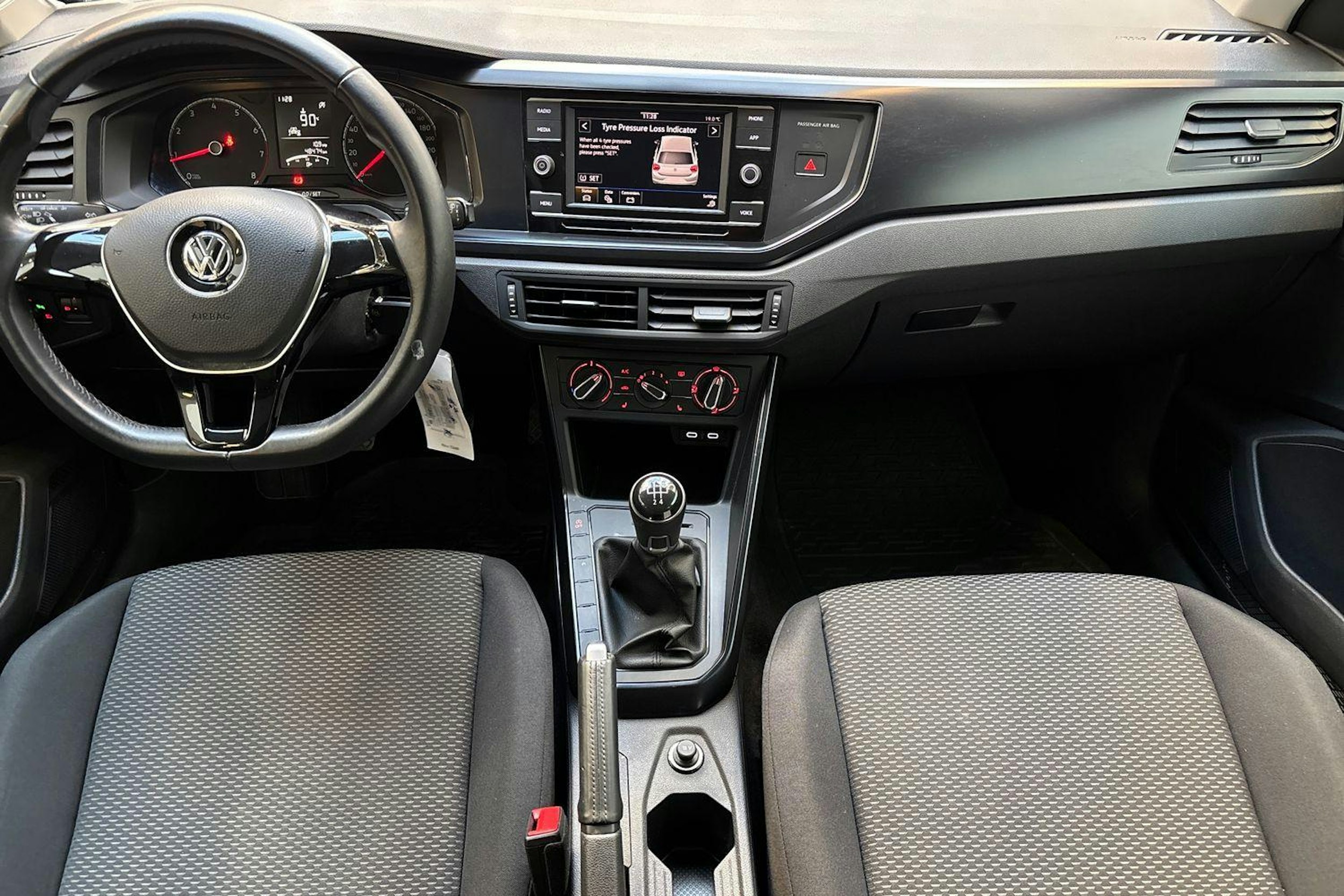valkoinen Volkswagen Polo 2020 kuva 9.