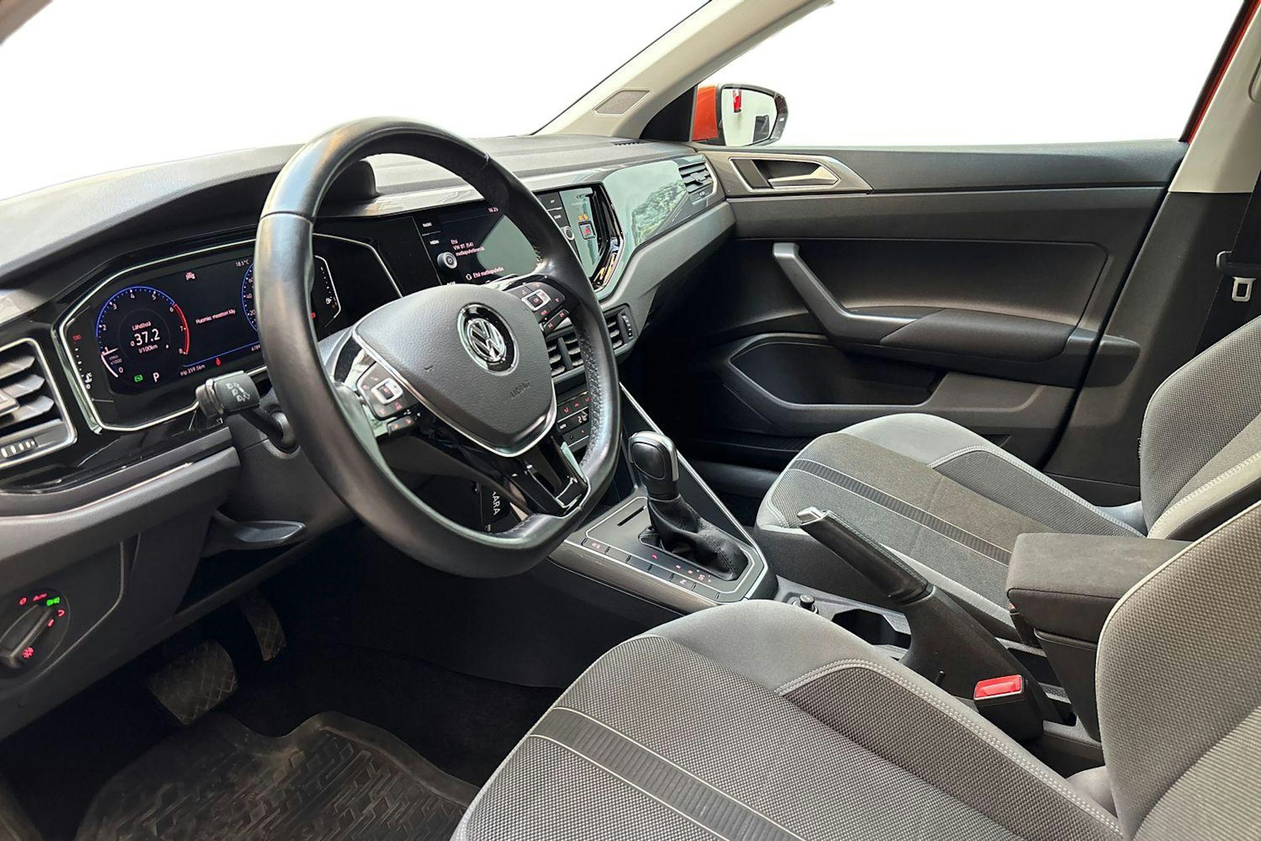 oranssi Volkswagen Polo 2020 kuva 7.