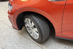 oranssi Volkswagen Polo 2020 kuva 13.