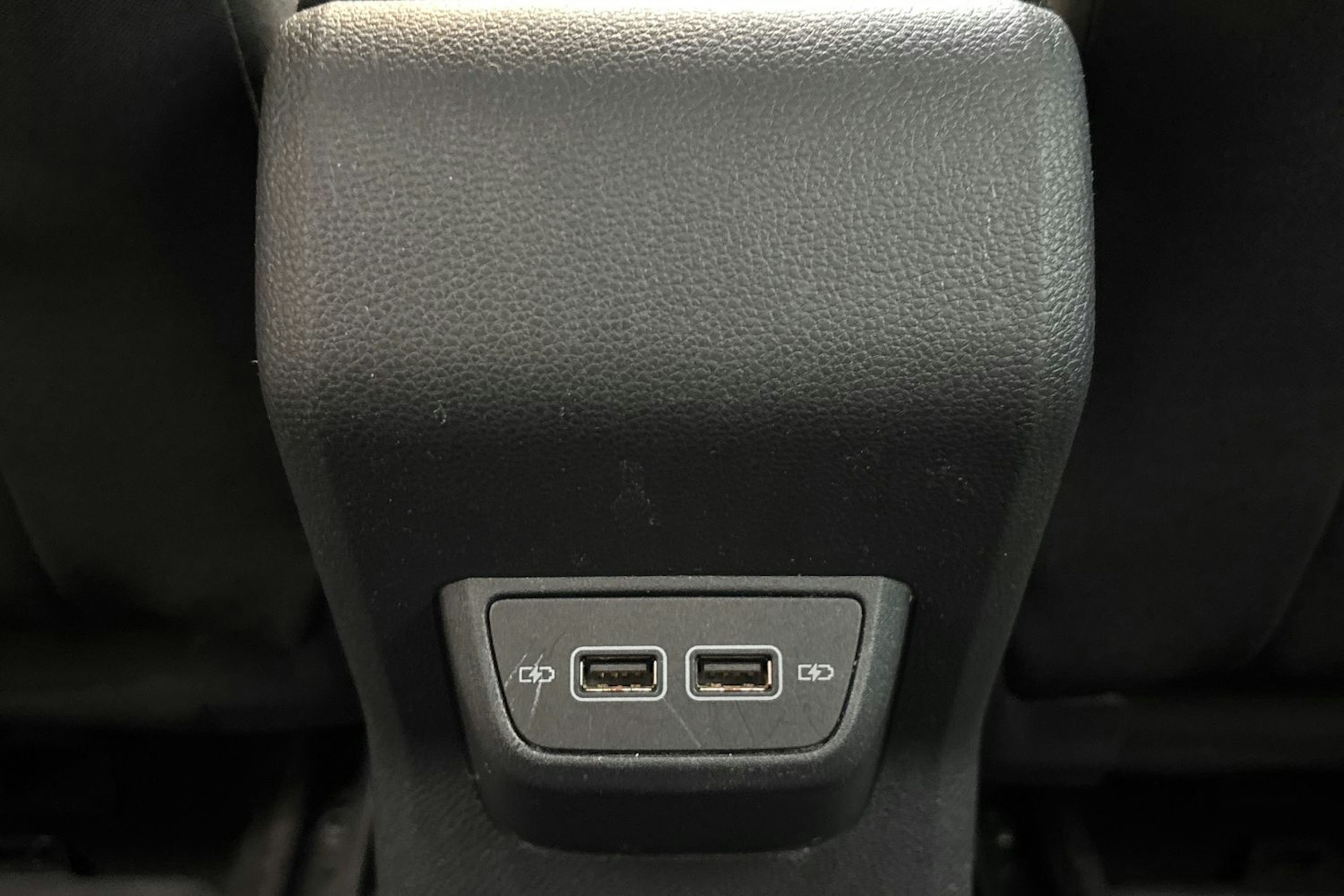 oranssi Volkswagen Polo 2020 kuva 16.