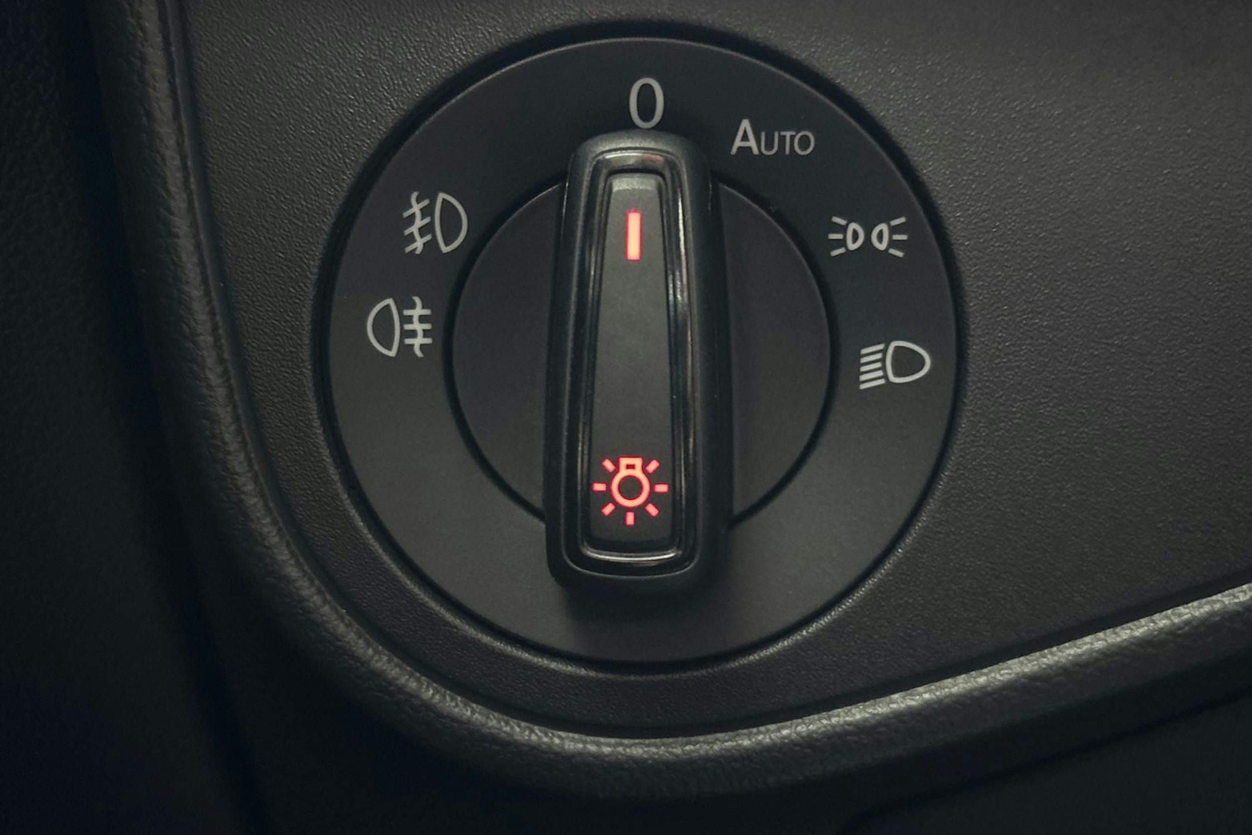 oranssi Volkswagen Polo 2020 kuva 17.