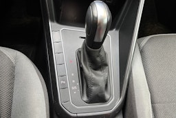 oranssi Volkswagen Polo 2020 kuva 26.
