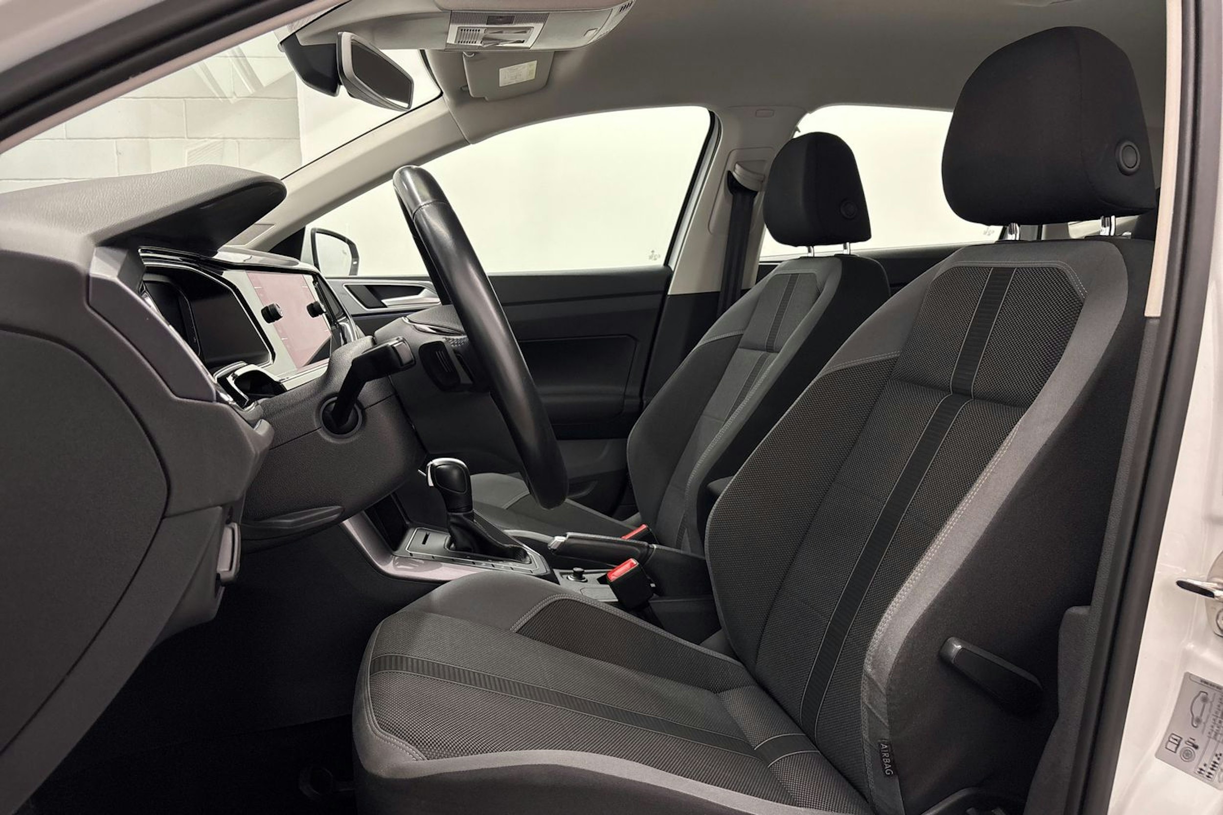 Valkoinen Volkswagen POLO 2020 kuva 11.