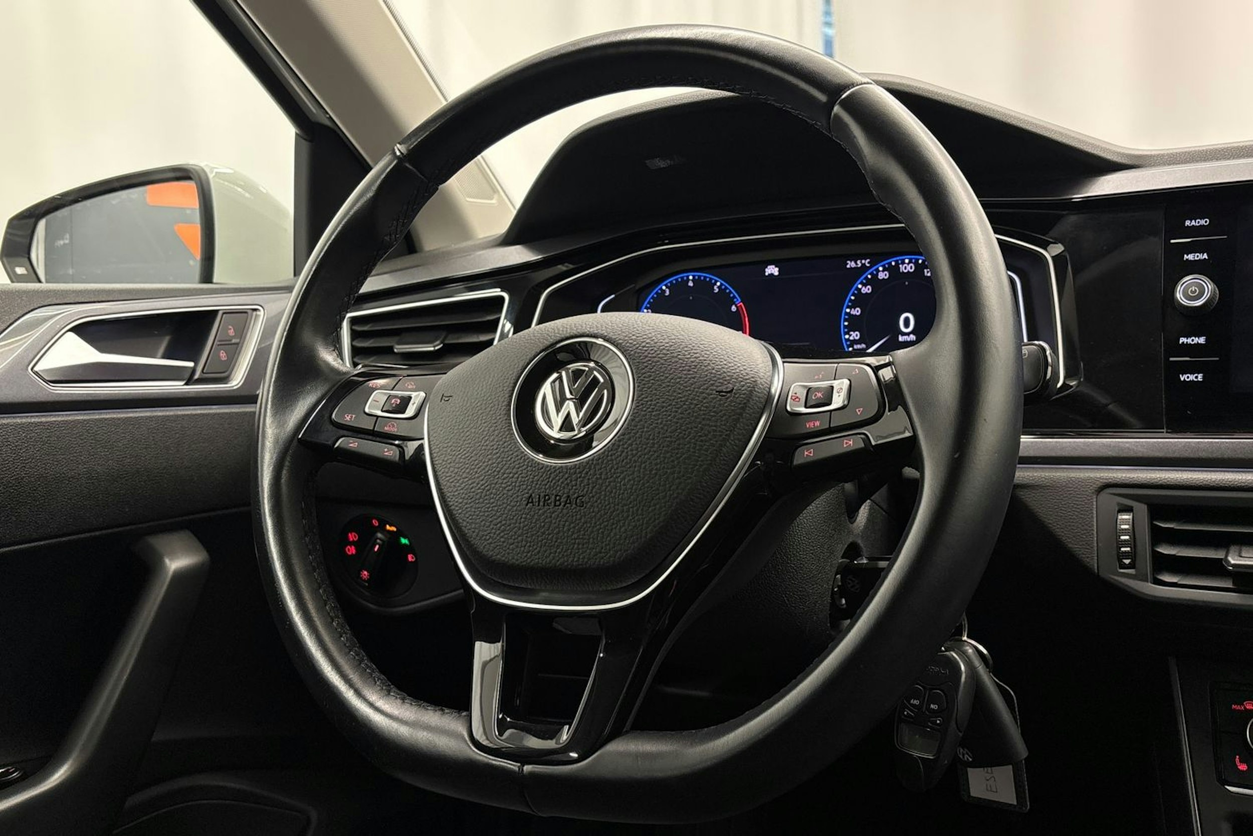 Valkoinen Volkswagen POLO 2020 kuva 12.