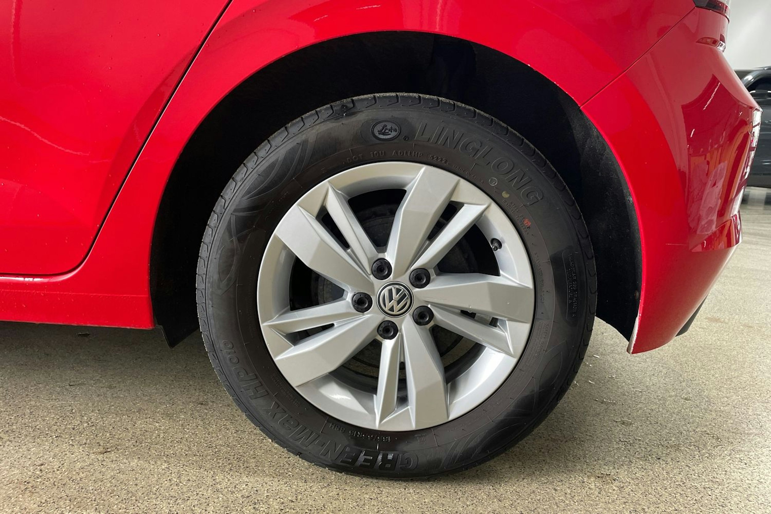 punainen Volkswagen Polo 2020 kuva 10.