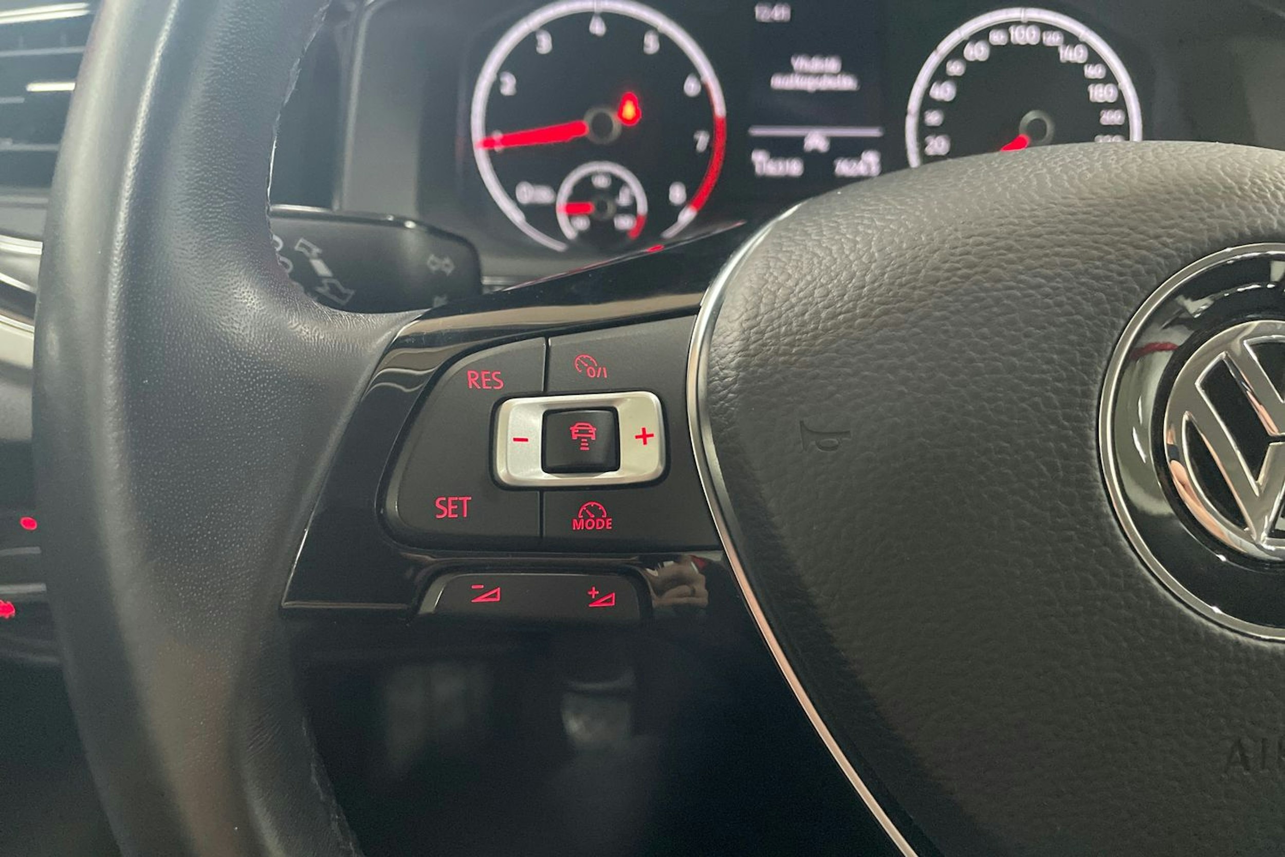 punainen Volkswagen Polo 2020 kuva 13.