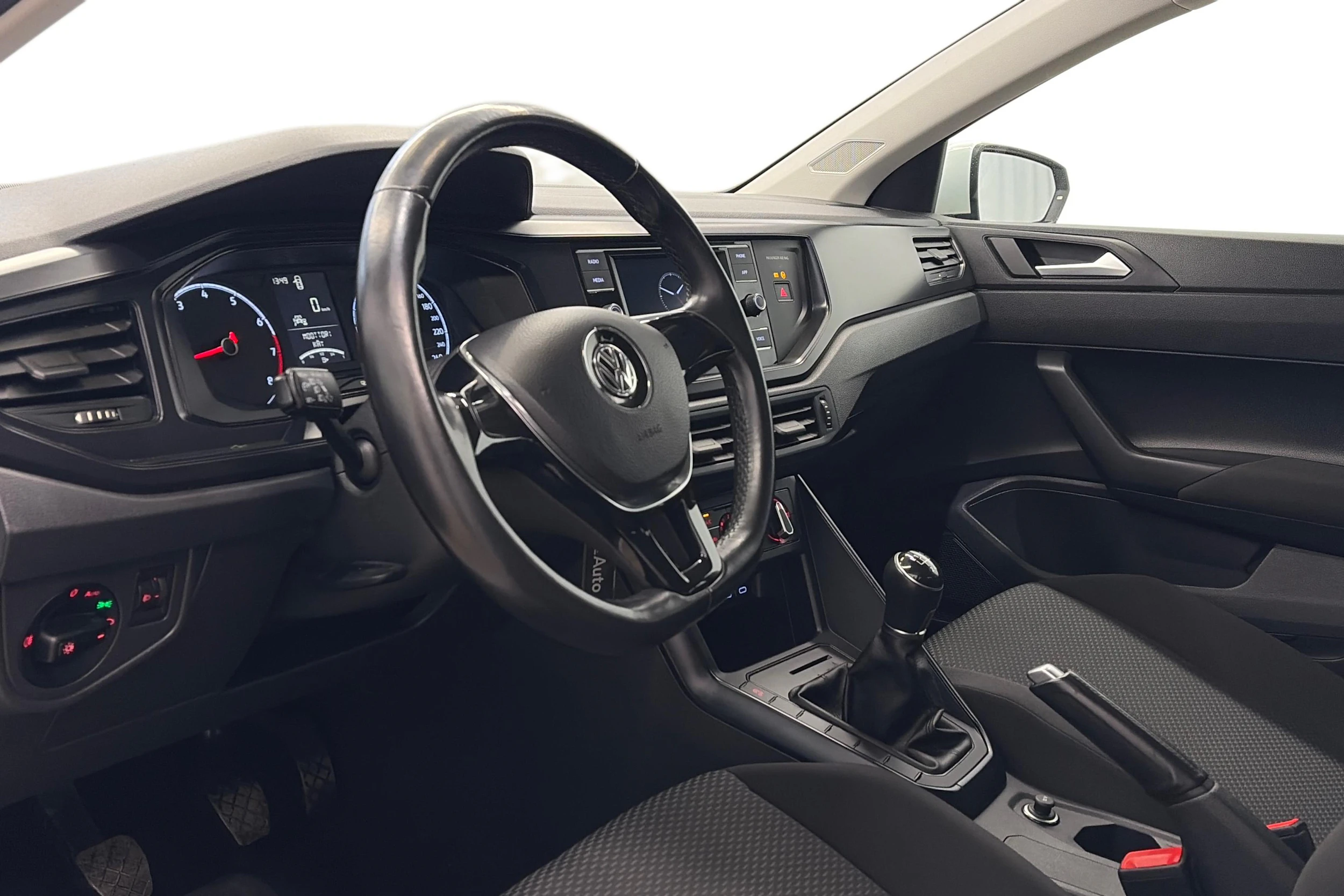 valkoinen Volkswagen Polo 2020 kuva 6.