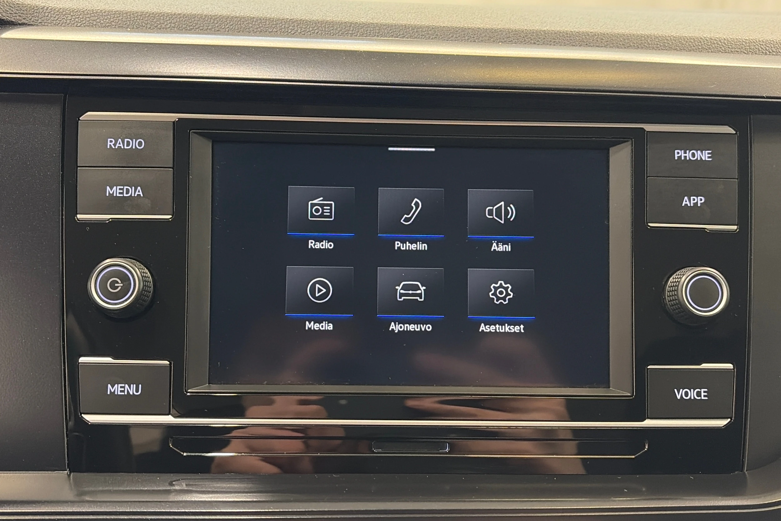 valkoinen Volkswagen Polo 2020 kuva 16.