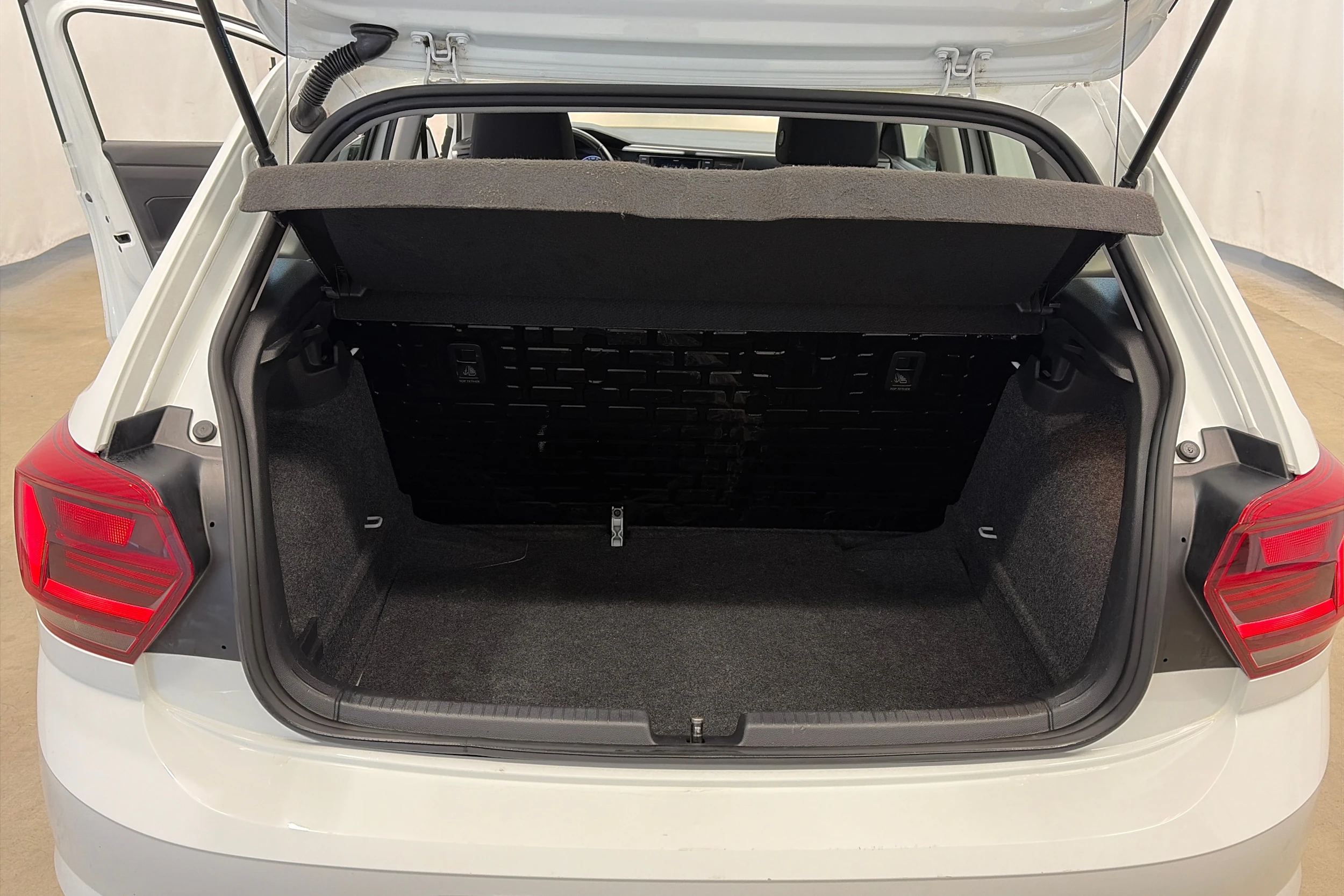 valkoinen Volkswagen Polo 2020 kuva 19.