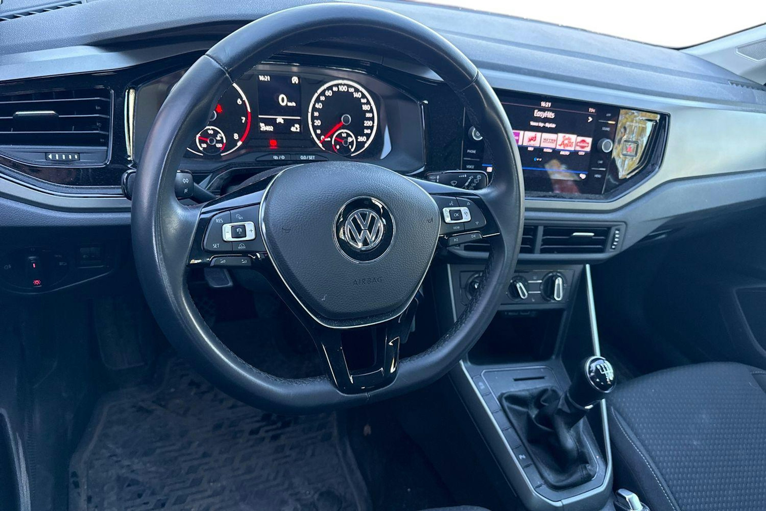 punainen Volkswagen Polo 2020 kuva 3.