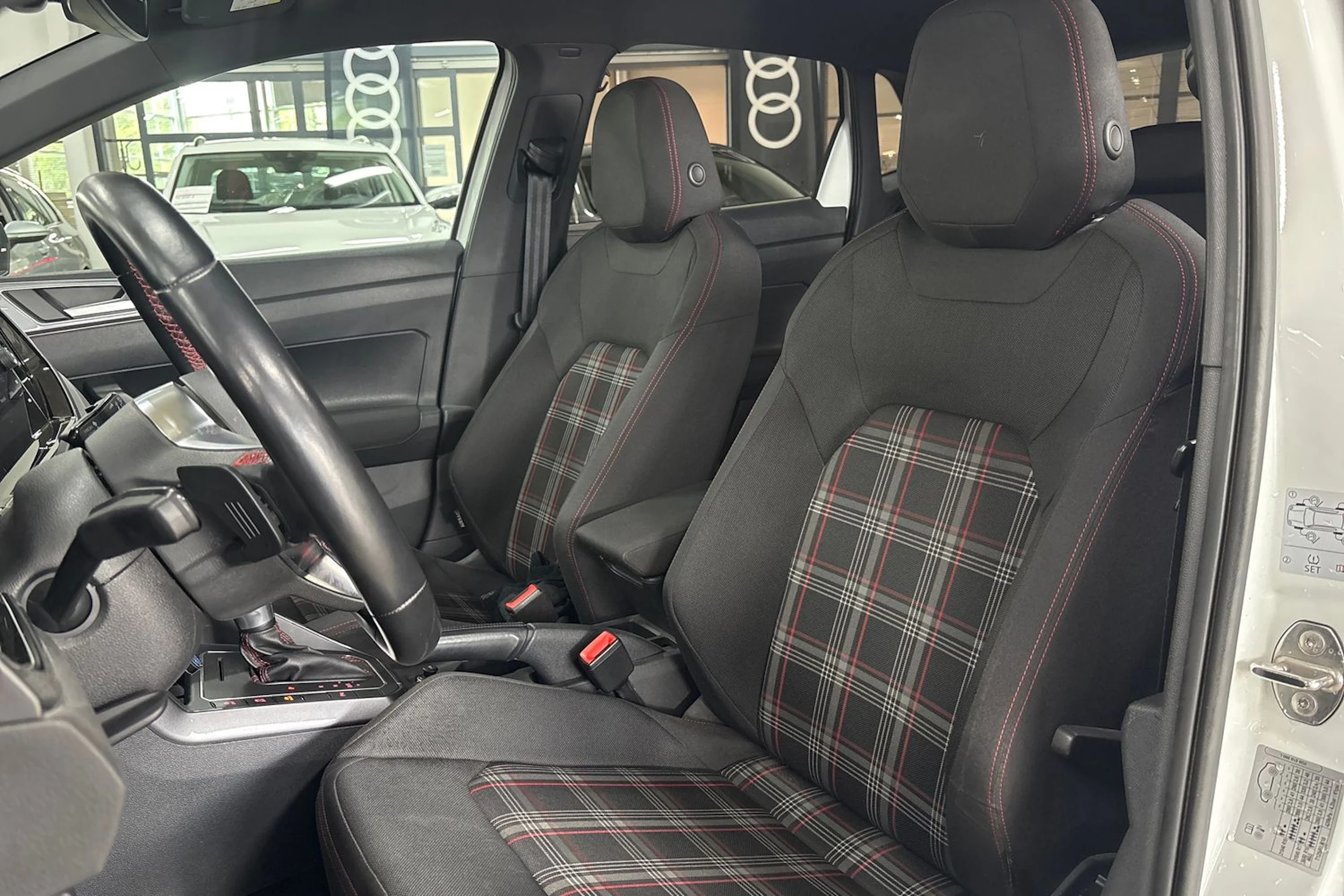 valkoinen Volkswagen Polo 2020 kuva 15.