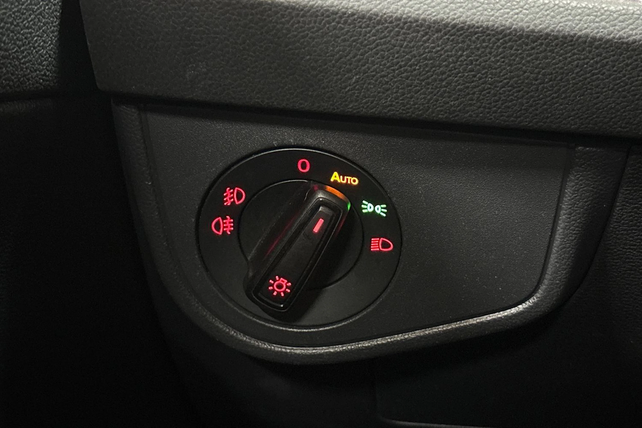 valkoinen Volkswagen Polo 2020 kuva 28.
