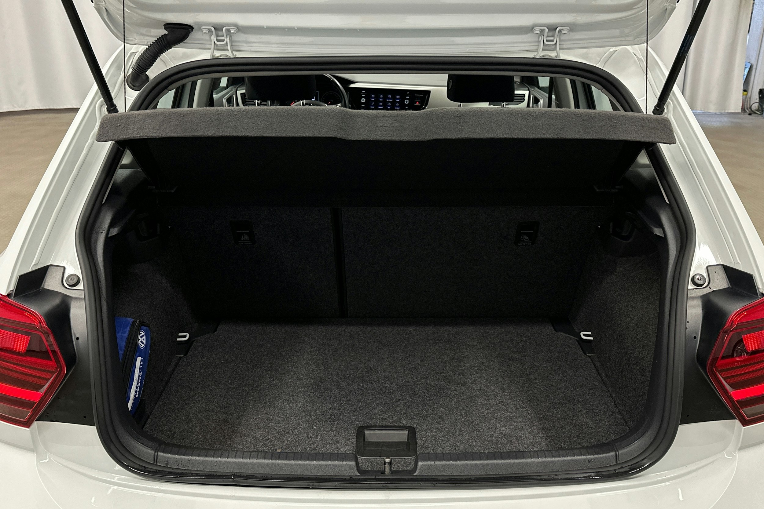 valkoinen Volkswagen Polo 2020 kuva 15.