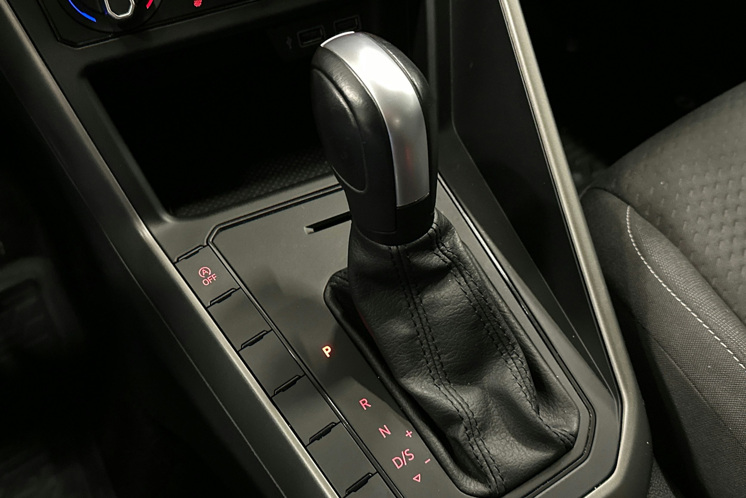 valkoinen Volkswagen Polo 2020 kuva 20.