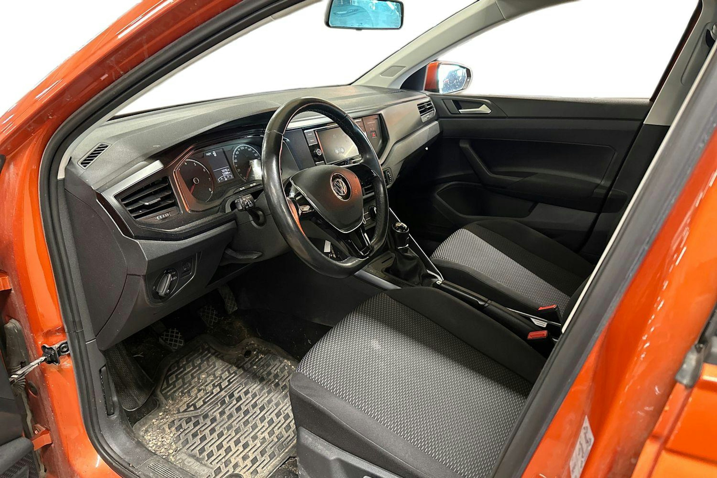 oranssi Volkswagen Polo 2020 kuva 3.